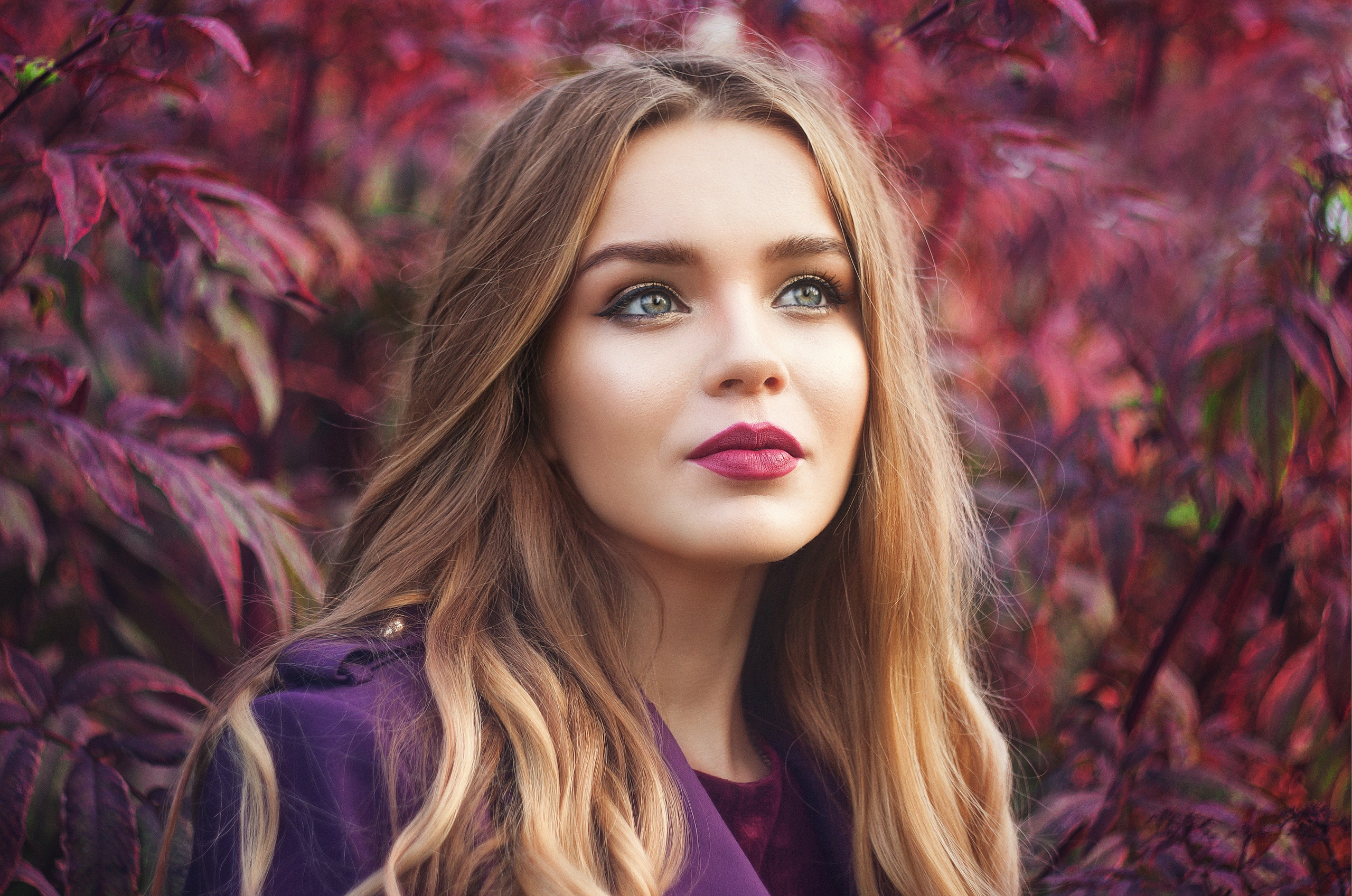 Woman with blonde hair and purple jacket HD Wallpaper