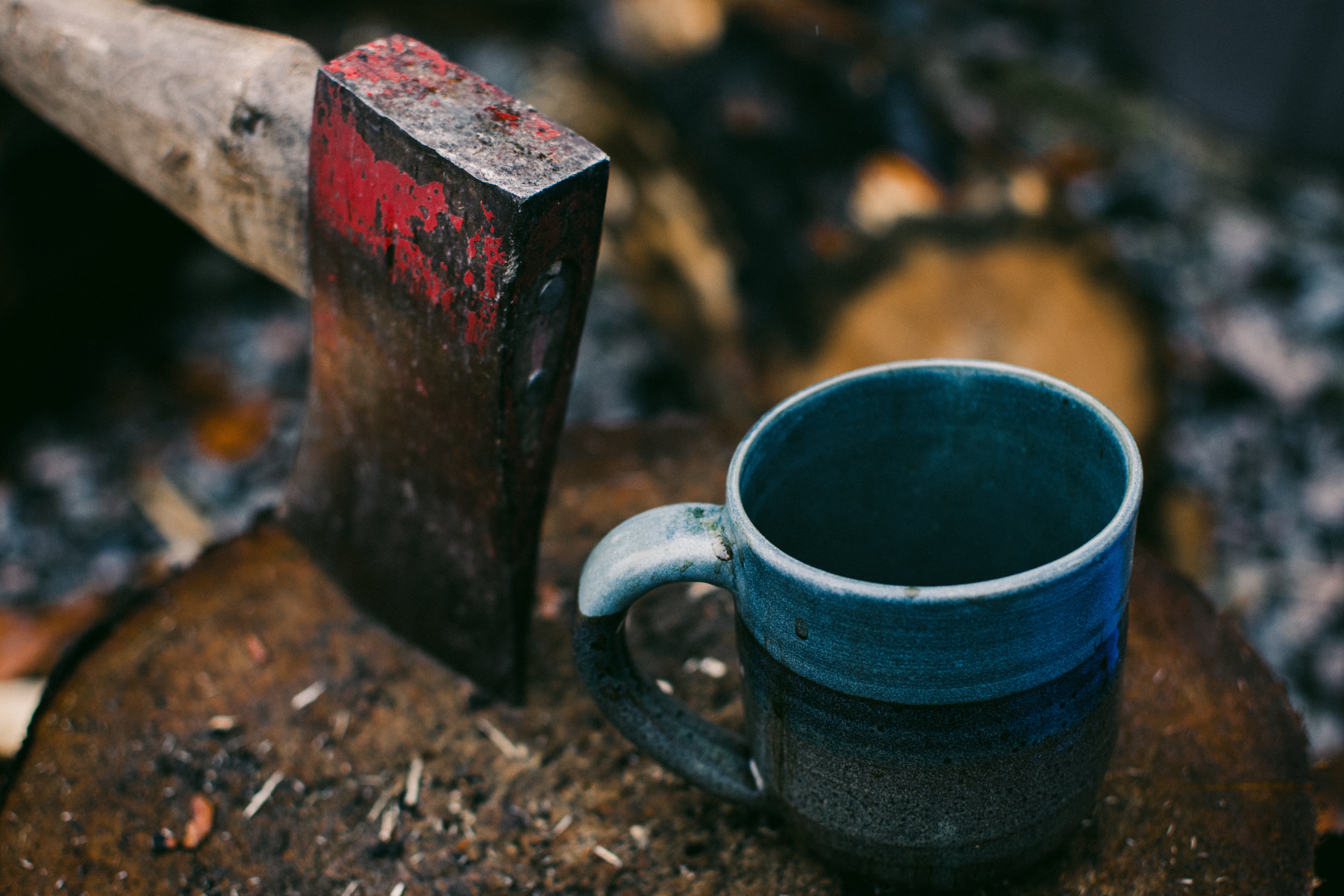 Axe and a mug on a log HD Wallpaper