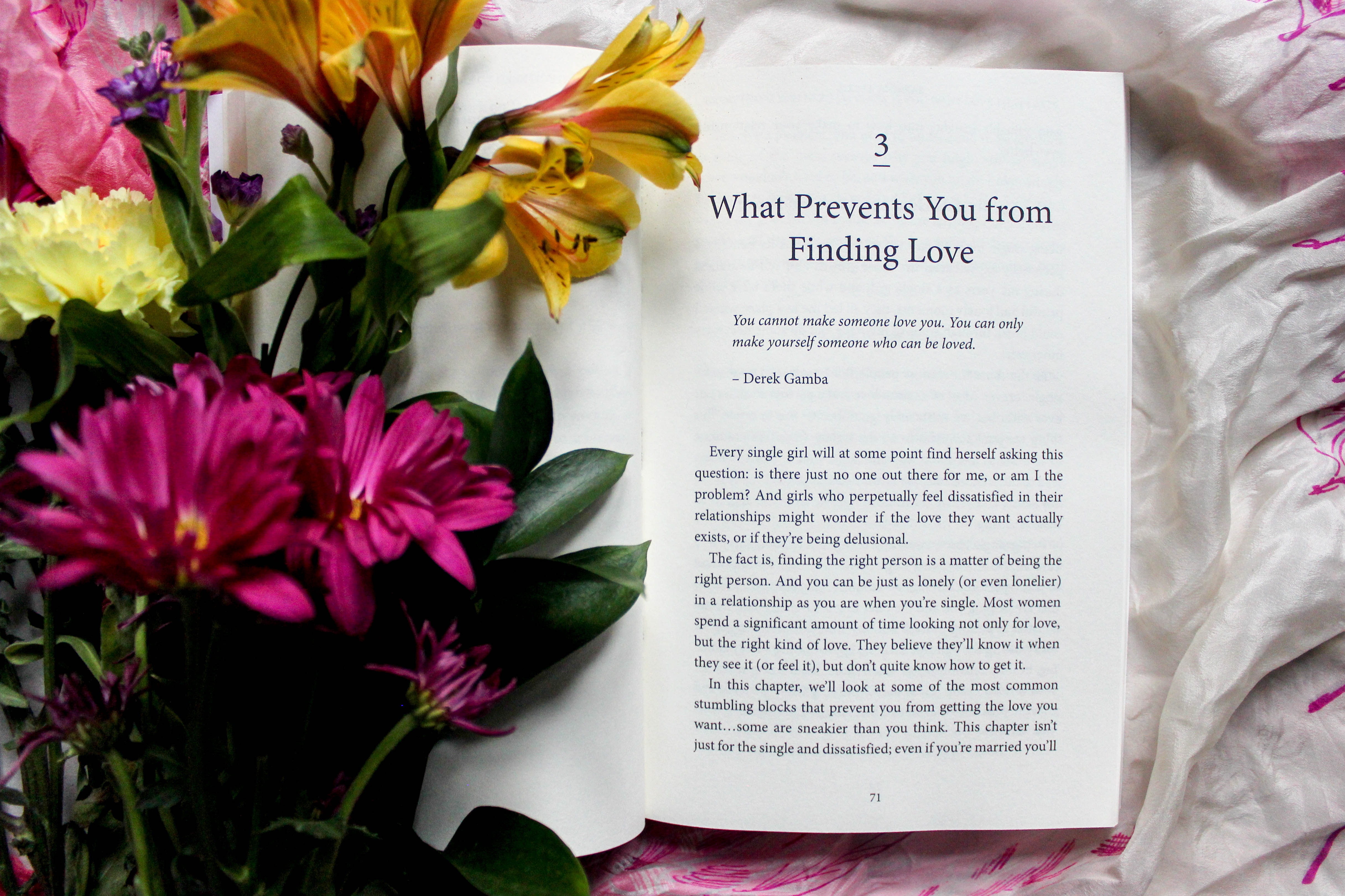 Book chapter on finding love with flowers HD Wallpaper