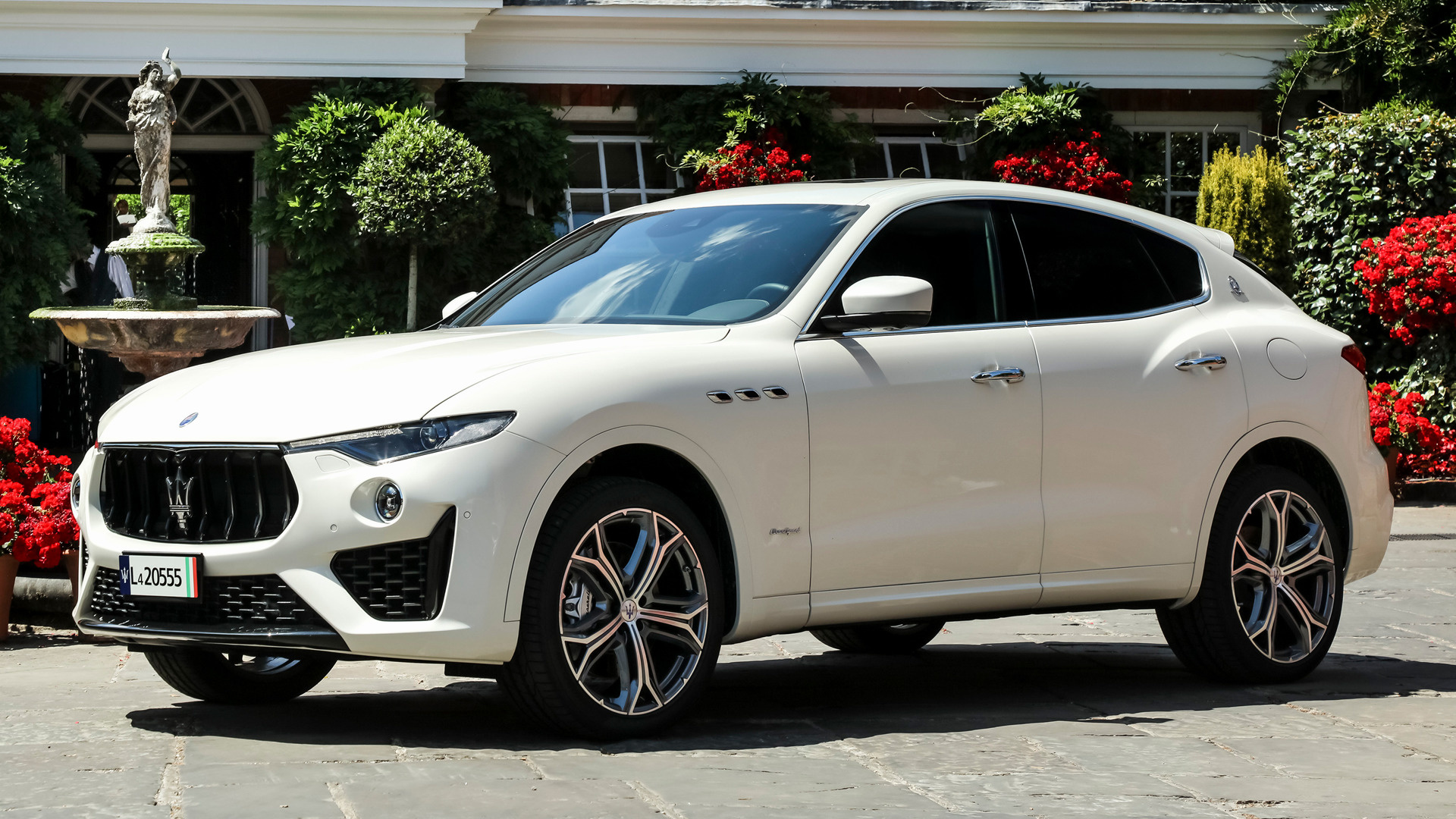 White Maserati Levante GranSport SUV HD Wallpaper