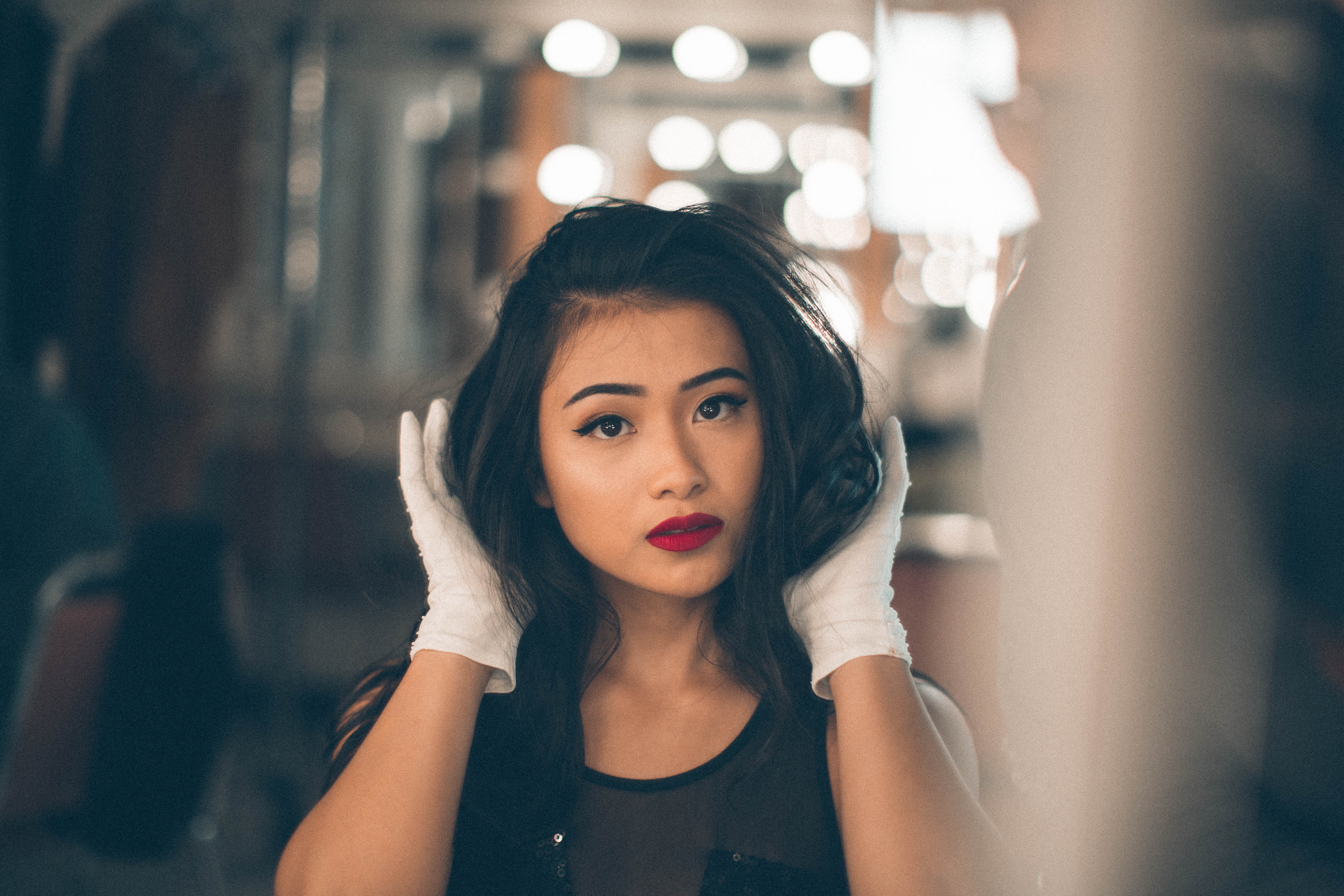 Asian woman wearing white gloves and red lipstick HD Wallpaper