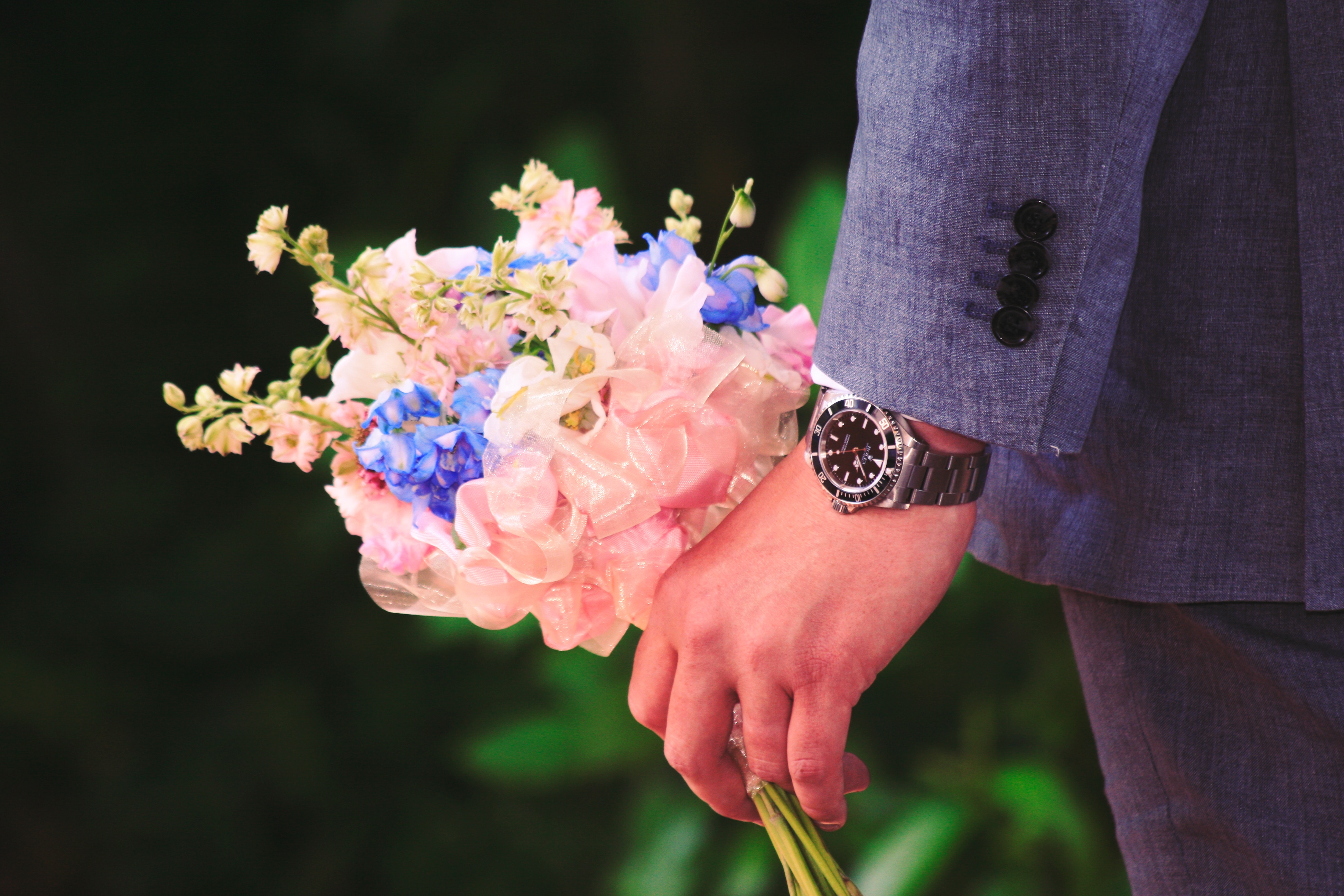 Man in suit holding a bouquet with a watch HD Wallpaper