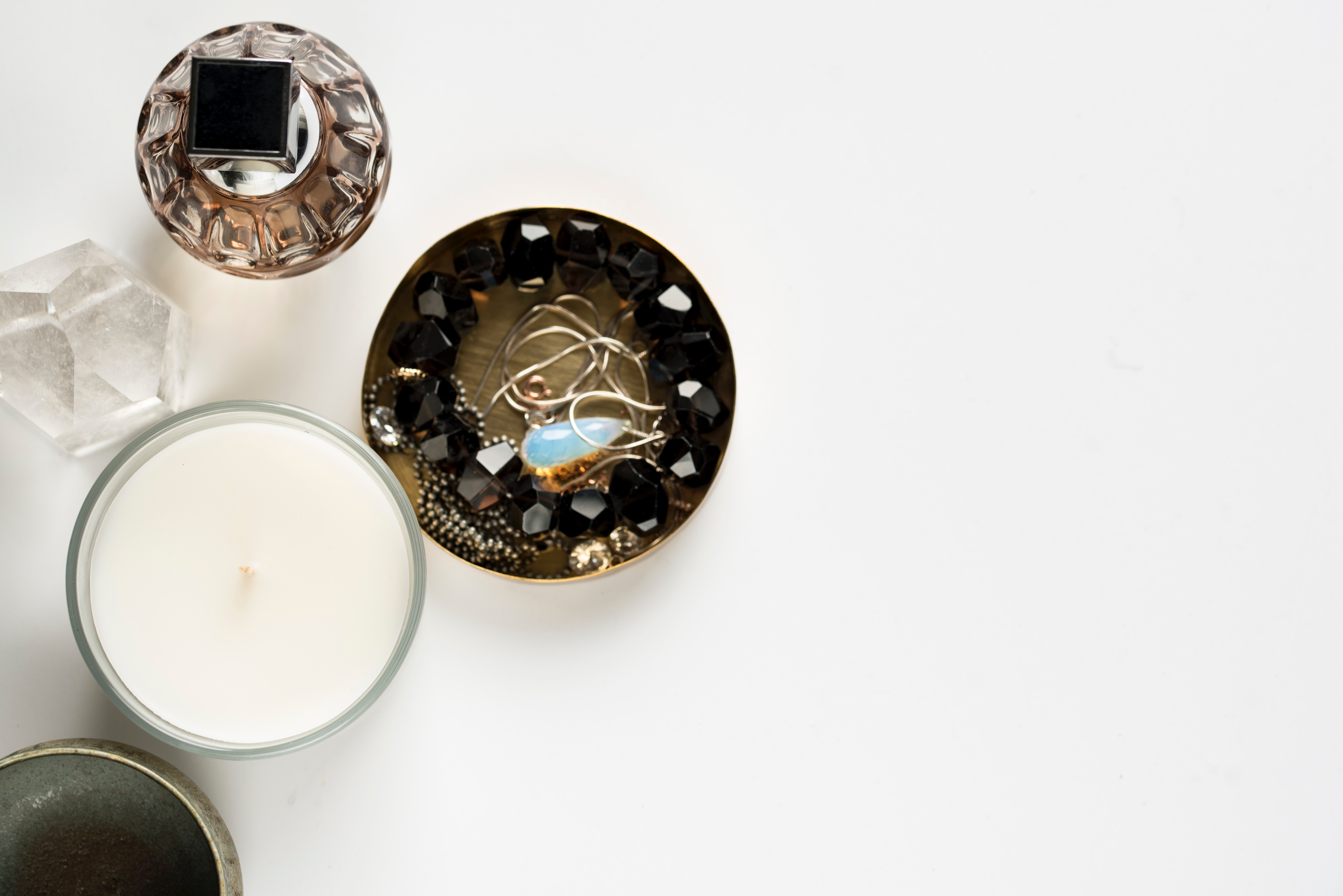 Perfume bottle, candle, and jewelry in a bowl HD Wallpaper