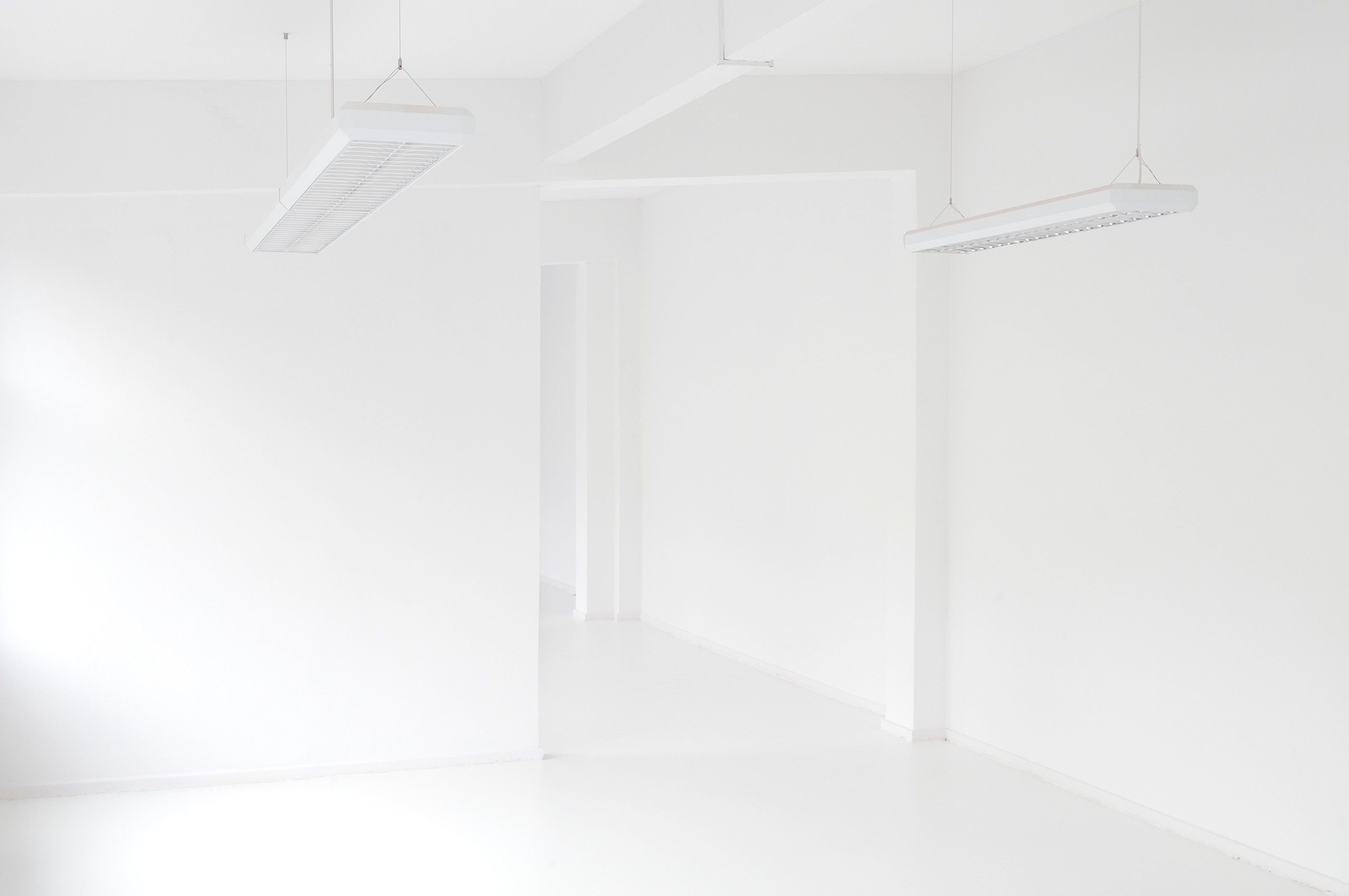 White room with hanging fluorescent lights and corridor HD Wallpaper