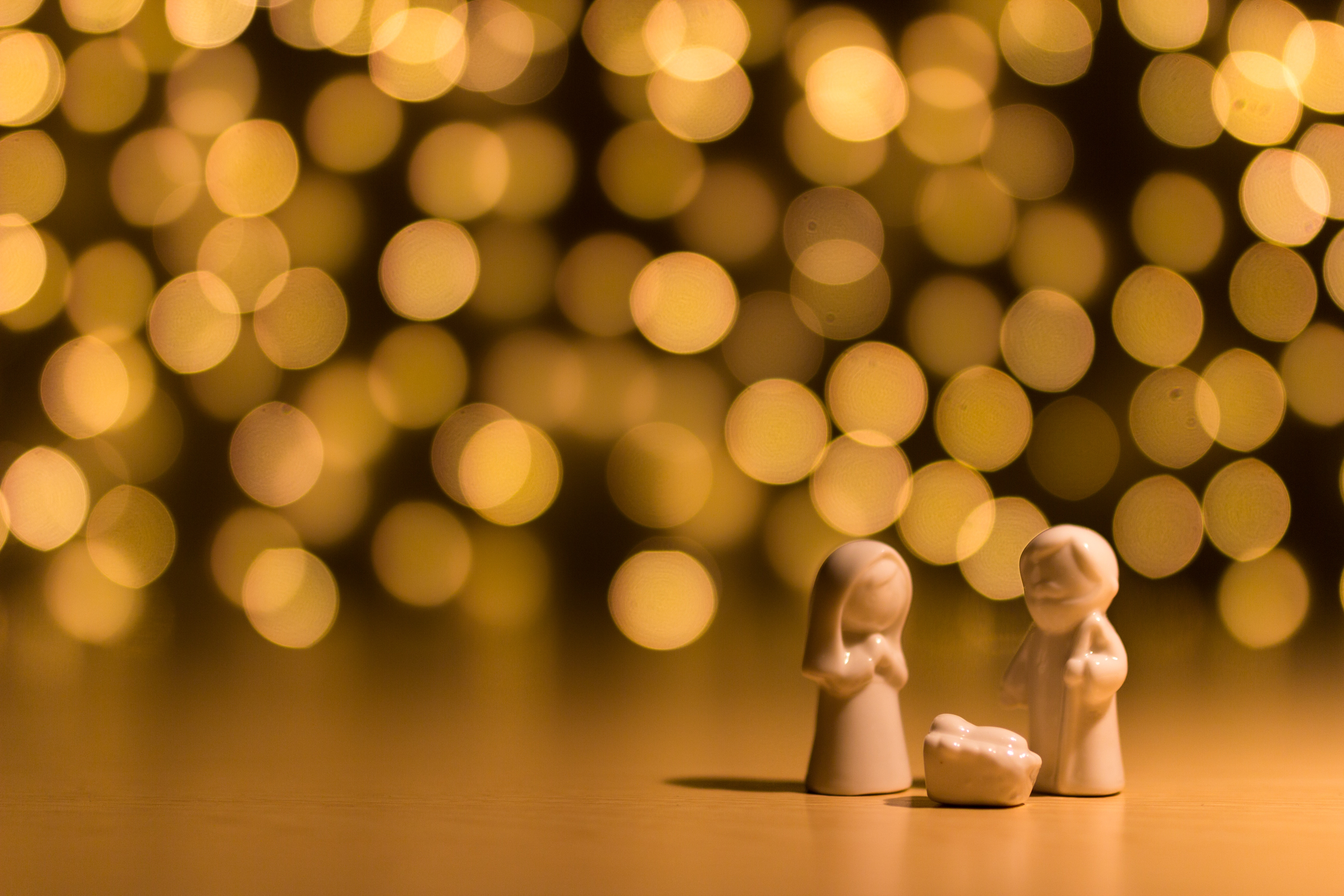 Minimal Nativity Scene with Bokeh Lights HD Wallpaper