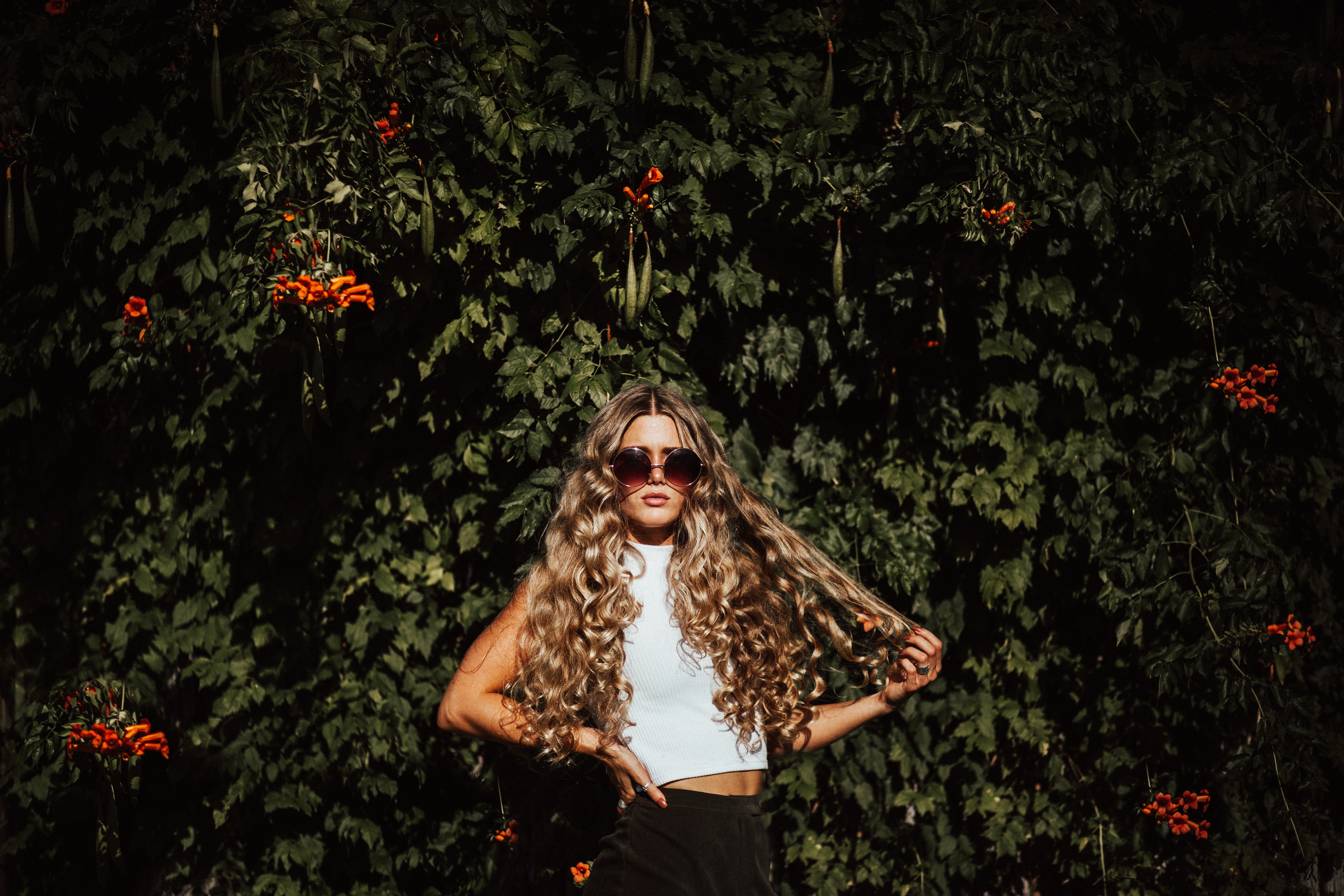 Woman with long curly blonde hair and sunglasses HD Wallpaper