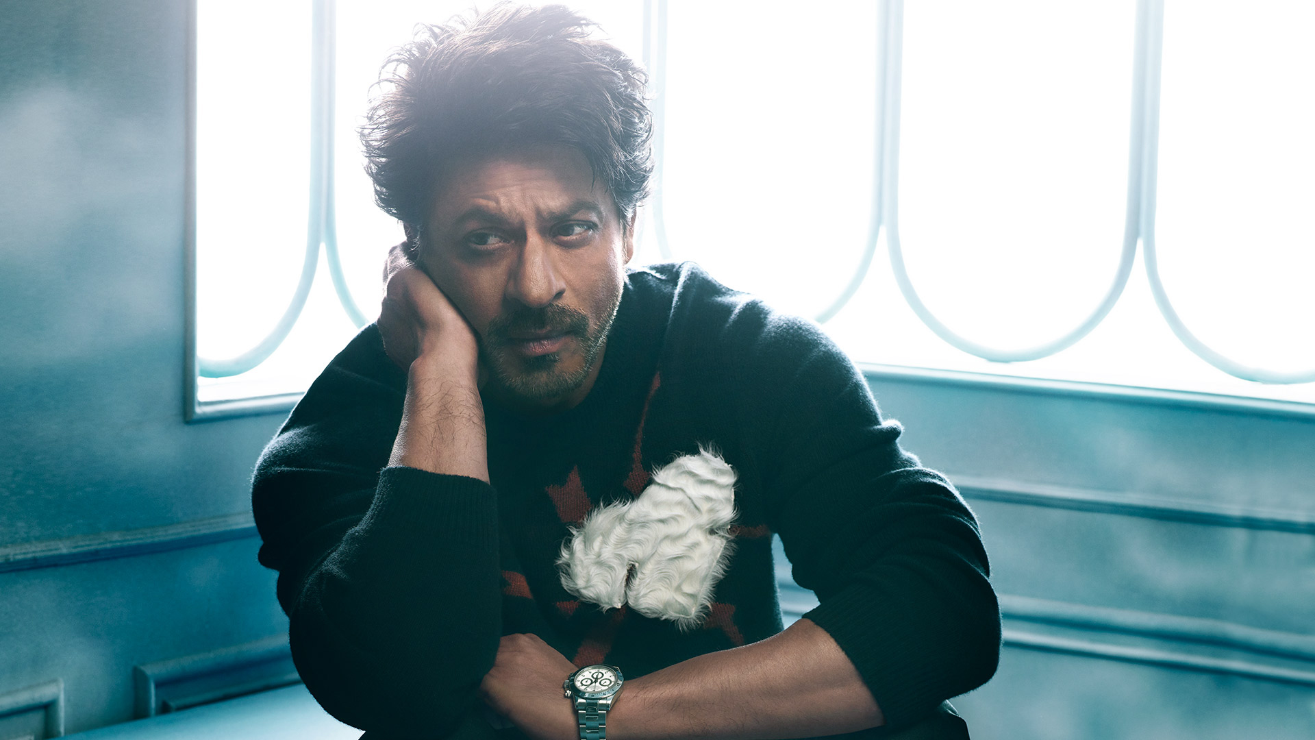 Shah Rukh Khan wearing a sweater HD Wallpaper