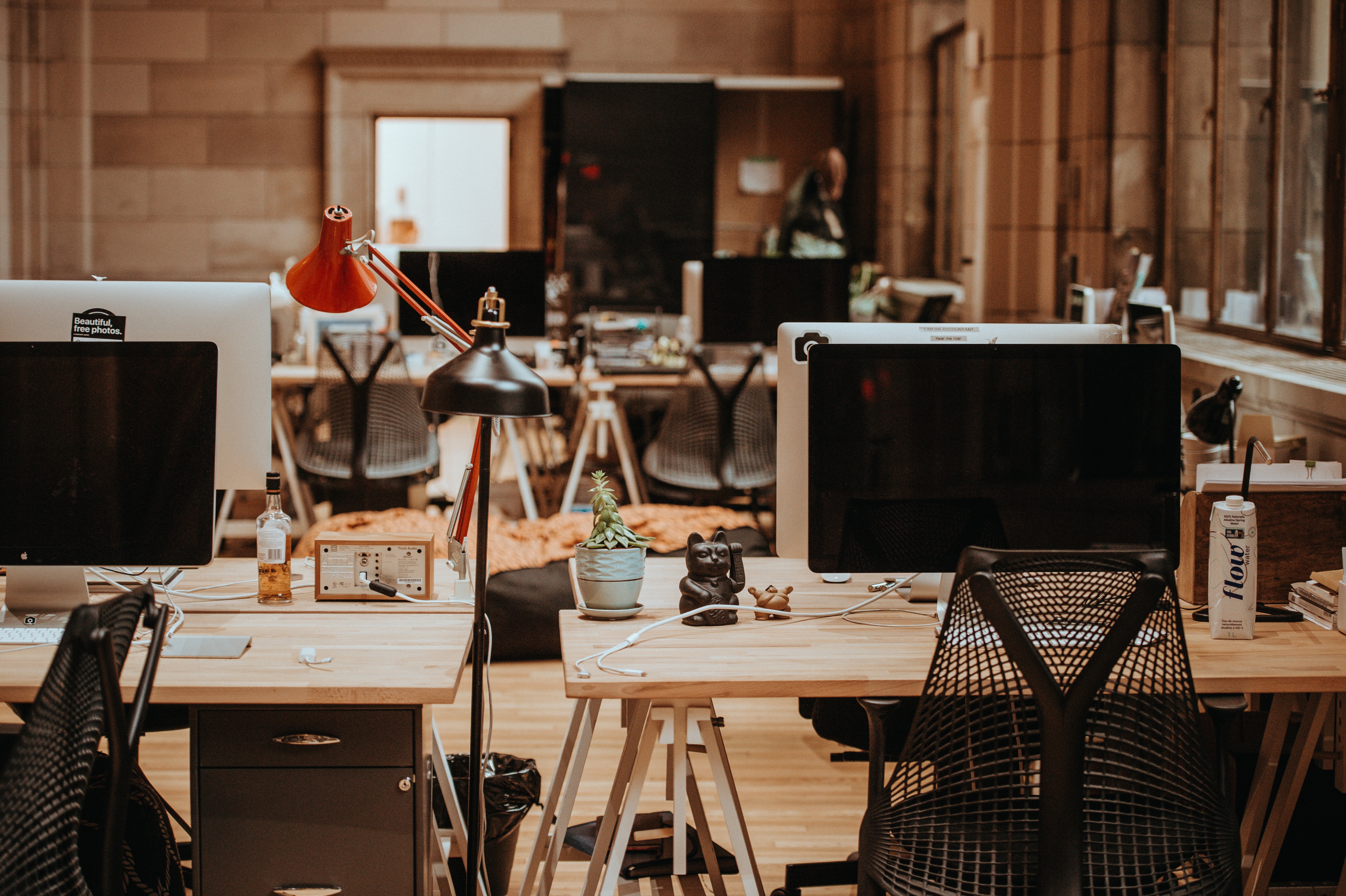 Office interior with Apple iMac computers and chairs HD Wallpaper