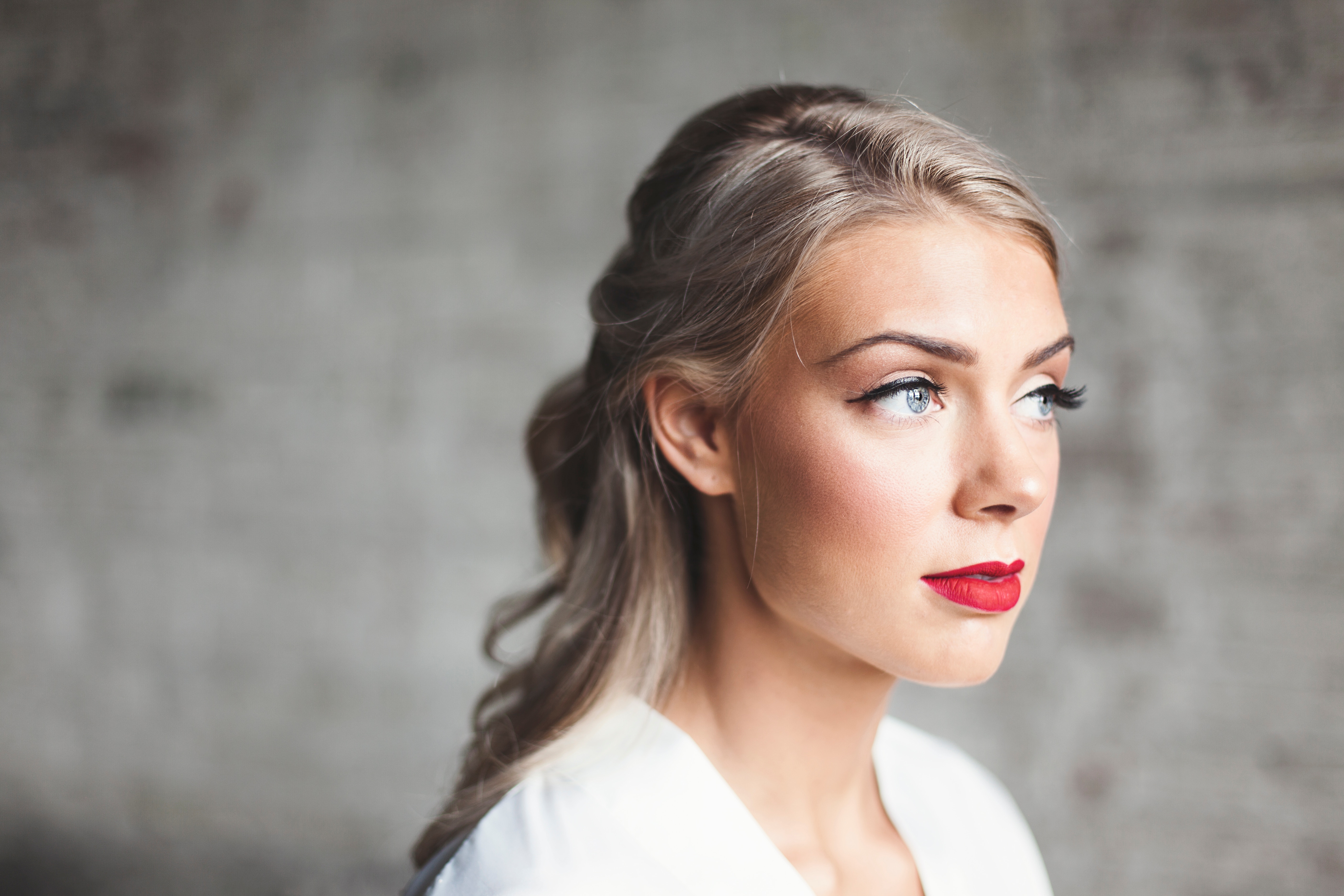 Portrait of a Blonde Woman with Red Lipstick HD Wallpaper