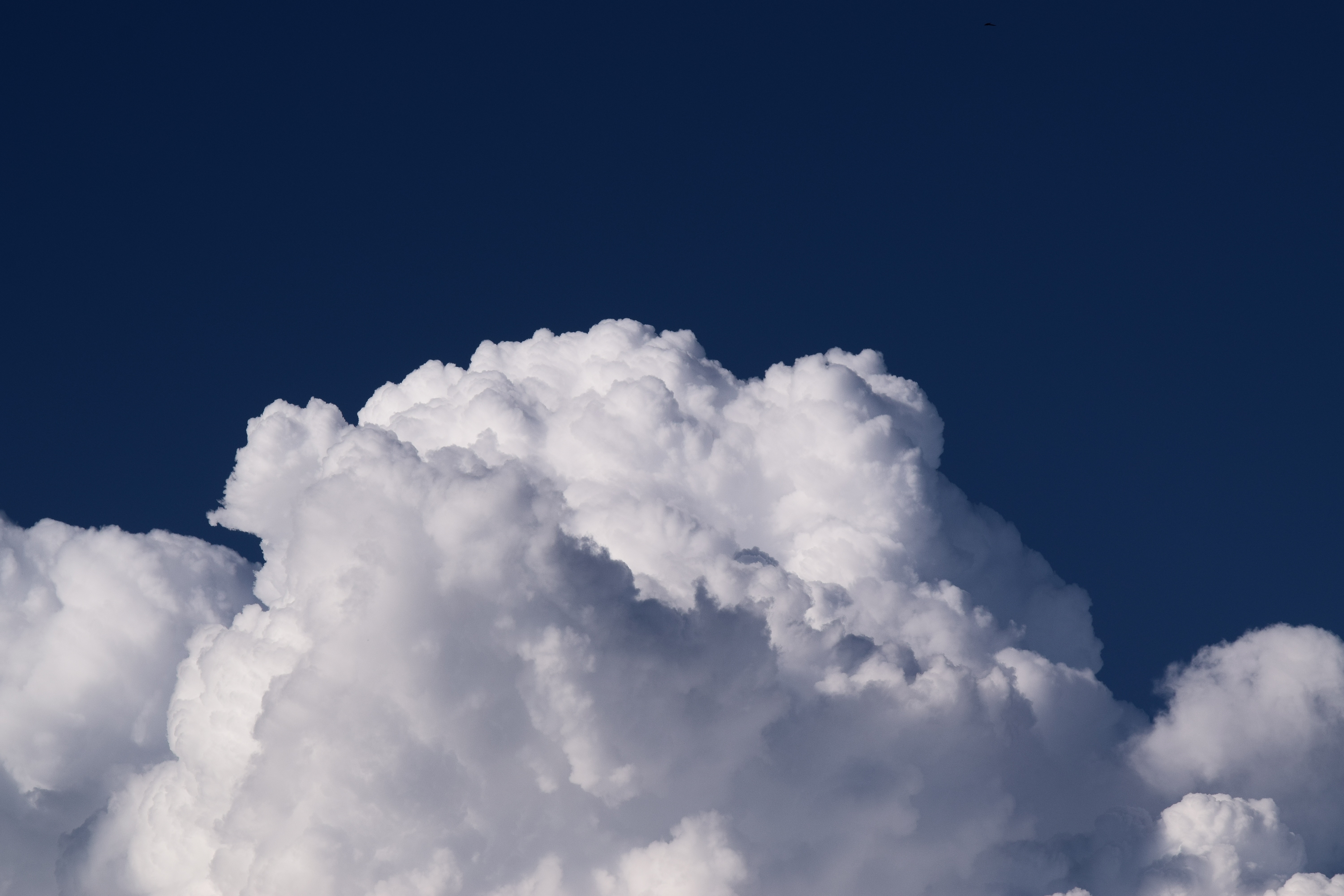 Dramatic Cumulonimbus Cloud Against Deep Blue Sky HD Wallpaper