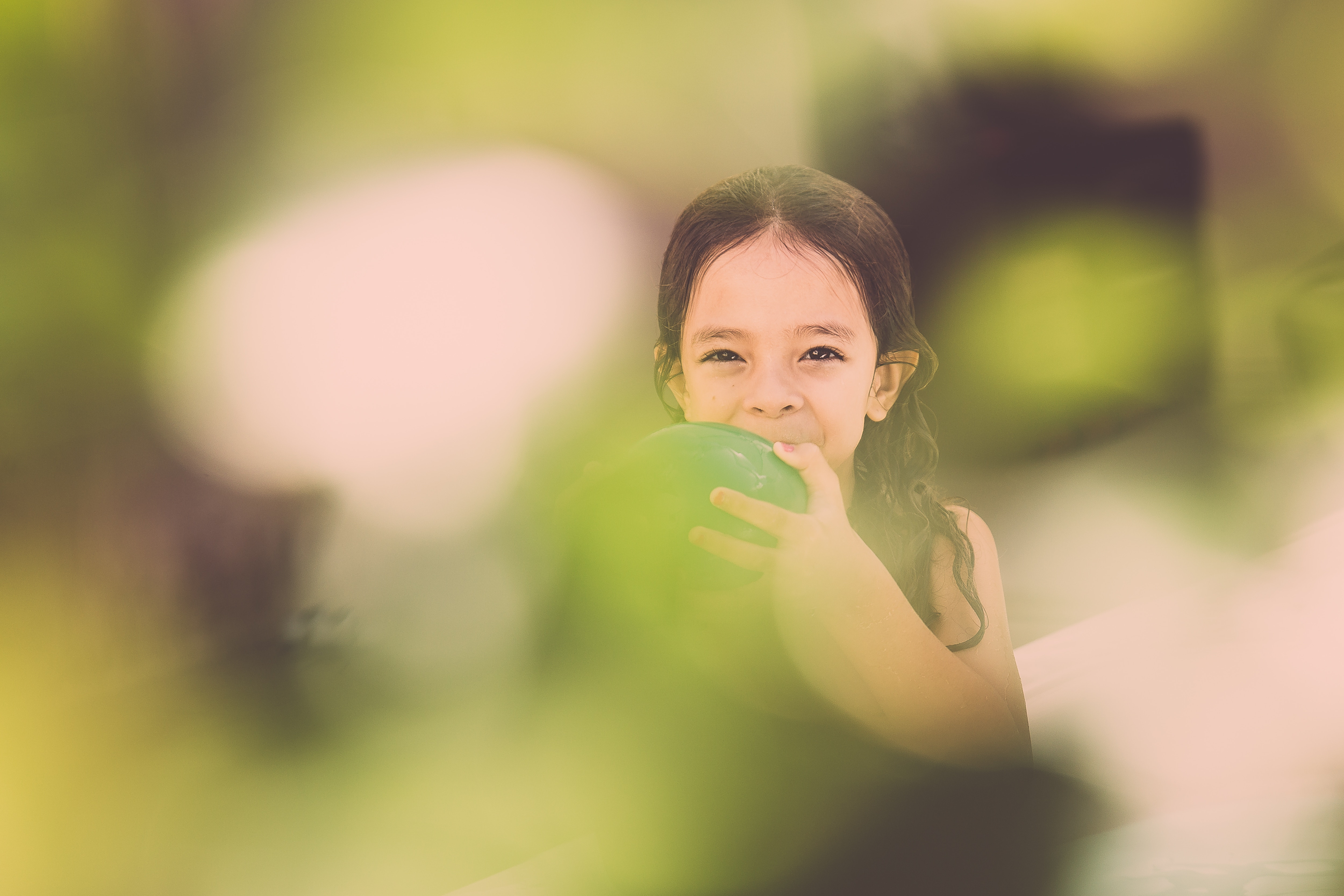 Girl holding a green balloon HD Wallpaper