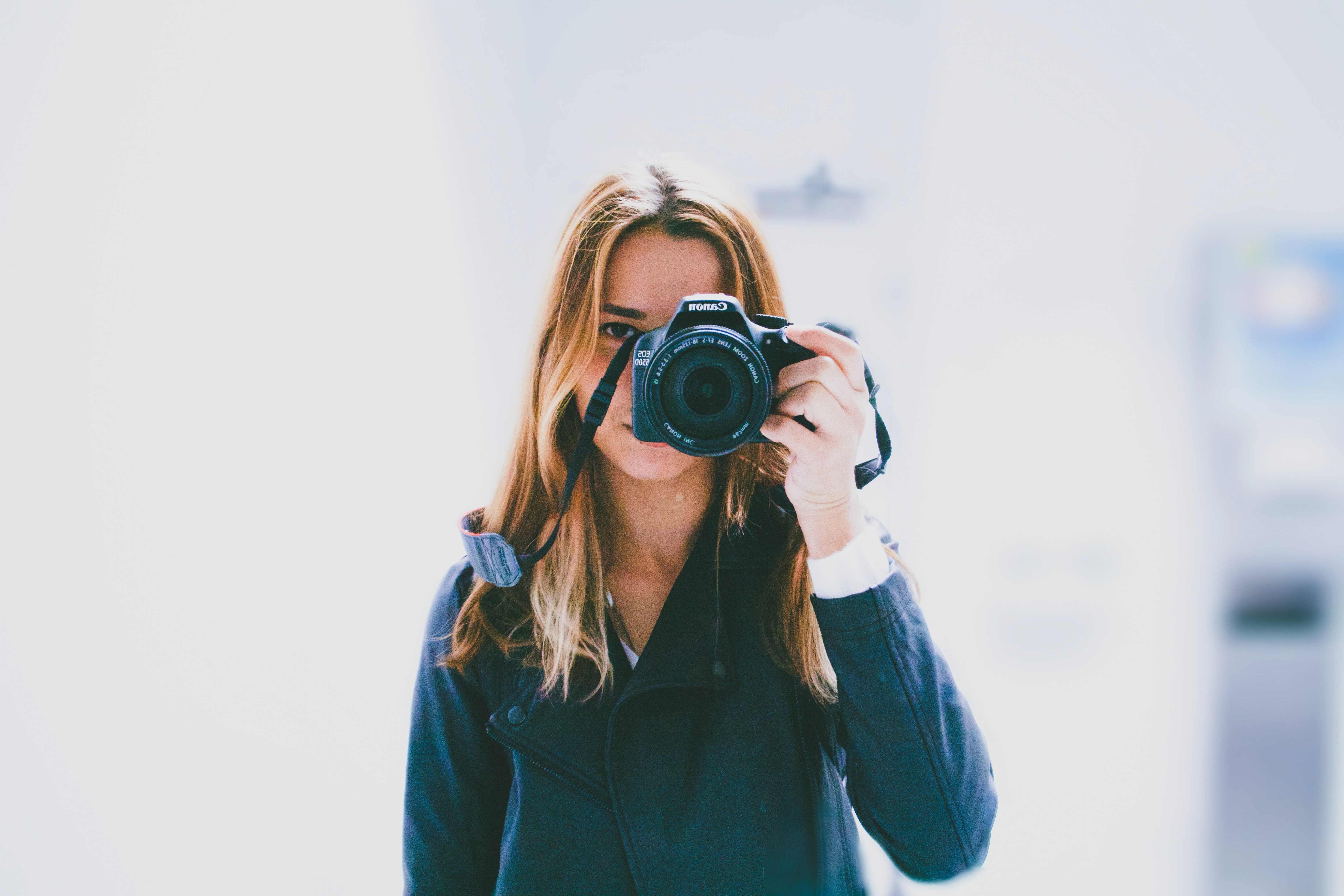 Woman taking a selfie with a Canon camera HD Wallpaper
