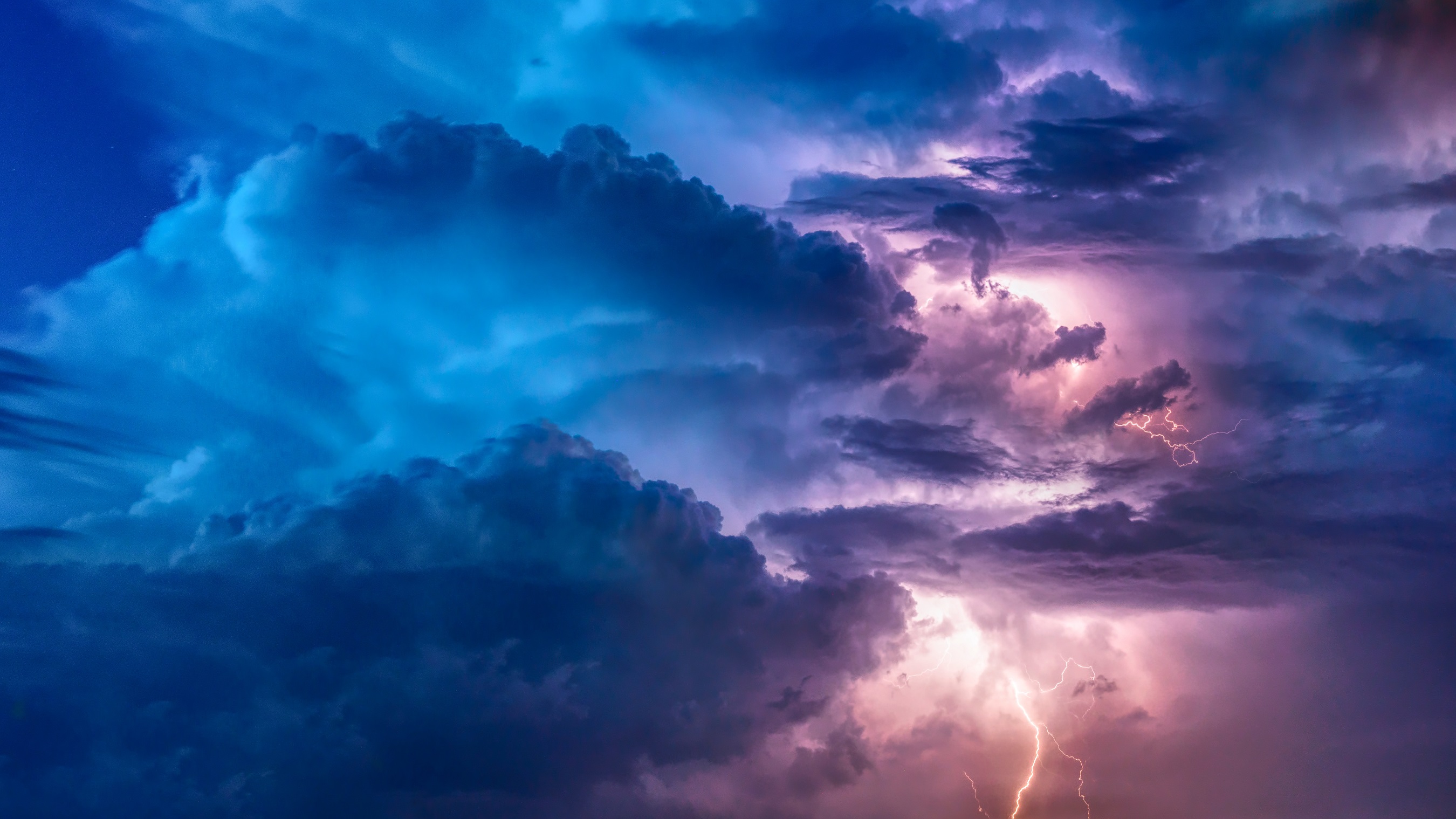 Lightning strikes through dramatic storm clouds HD Wallpaper