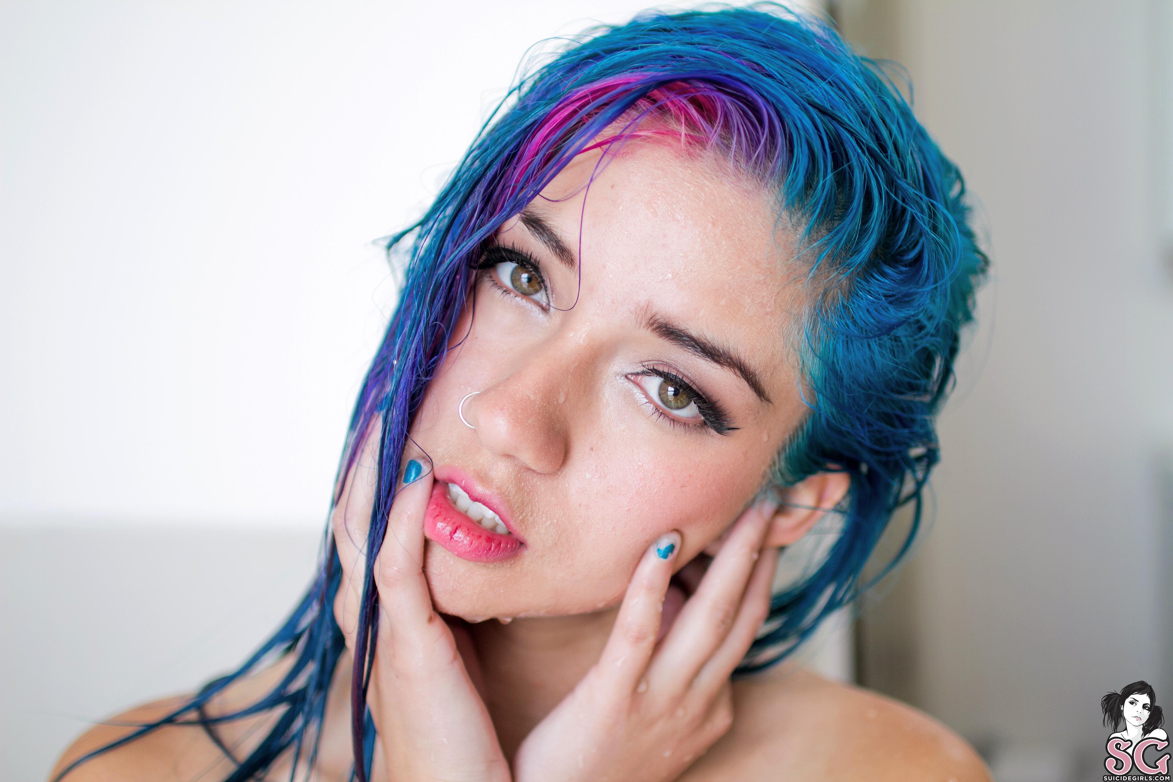Woman with blue and pink dyed hair HD Wallpaper