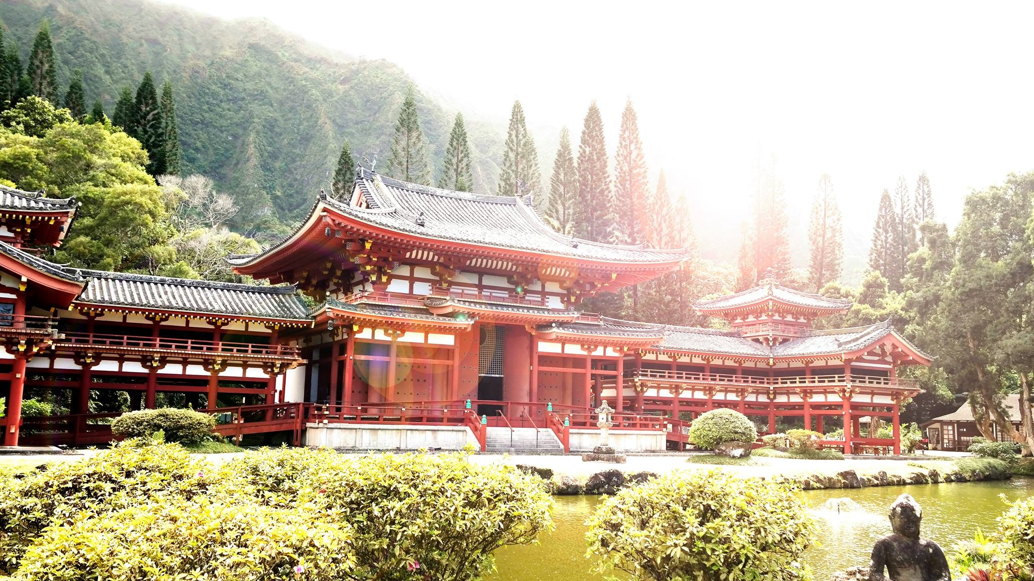 Byodo-In Temple in Hawaii with Mountains and Lake HD Wallpaper
