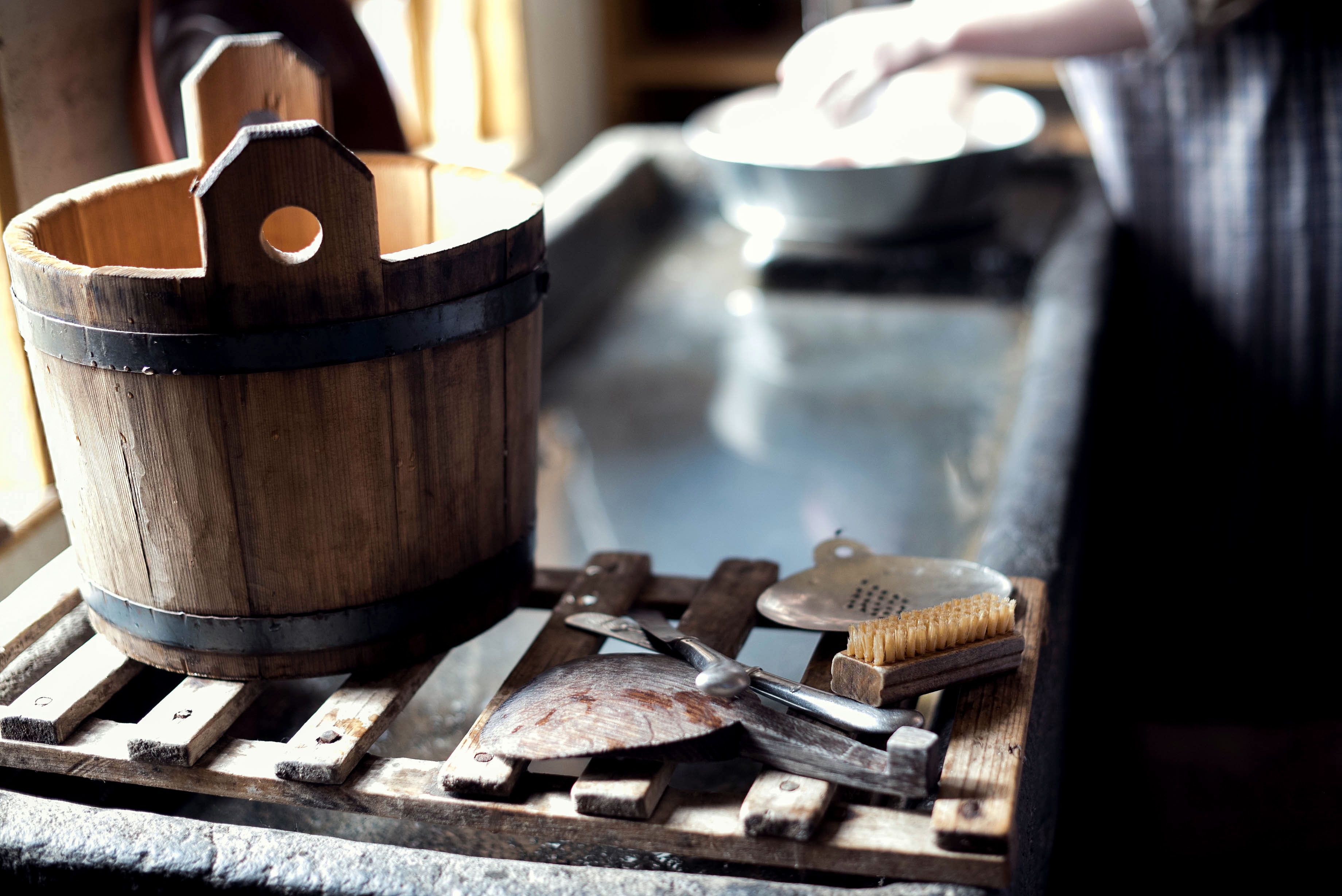 Wooden bucket and cleaning tools by a sink HD Wallpaper