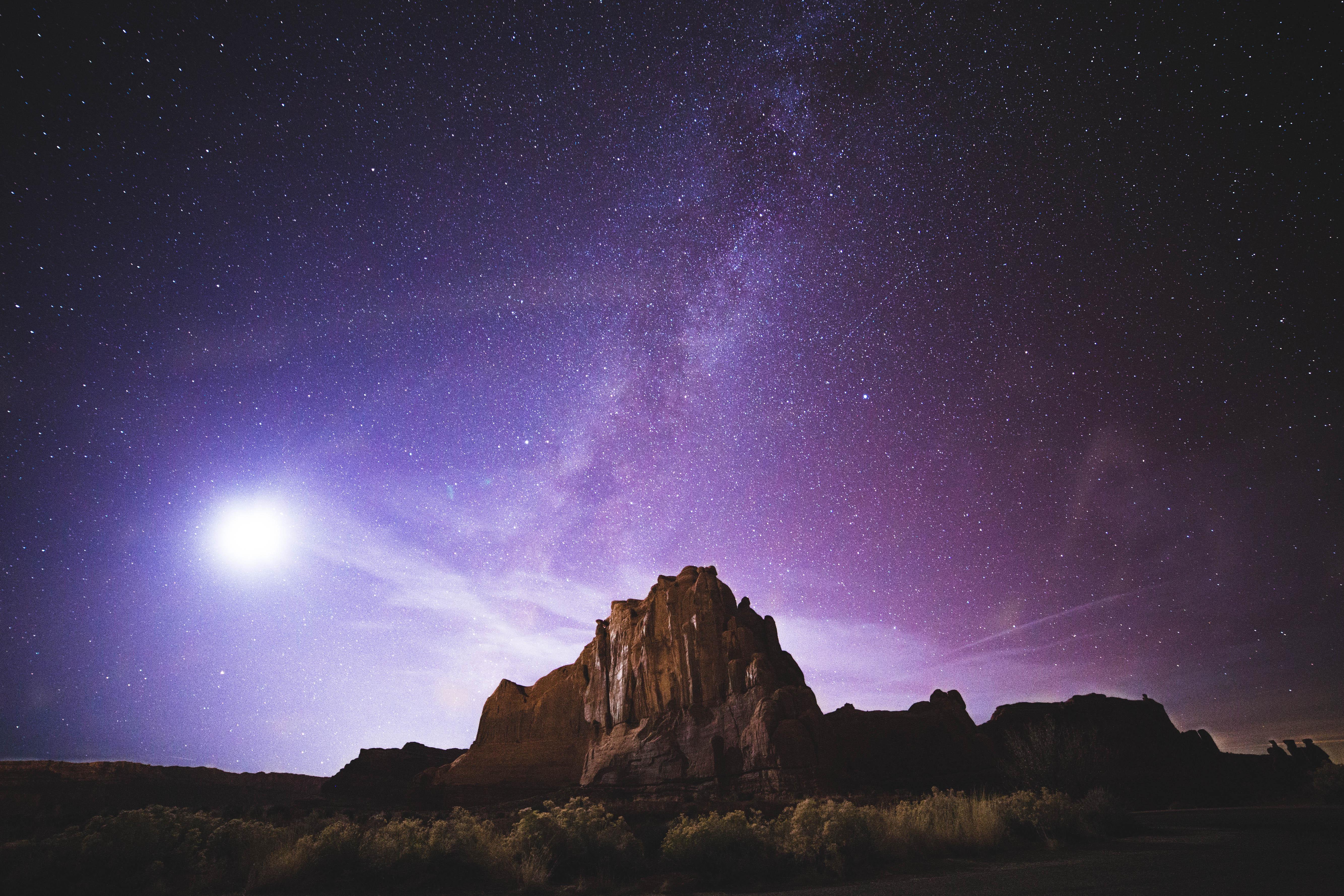 Milky Way over rock formations in Utah HD Wallpaper