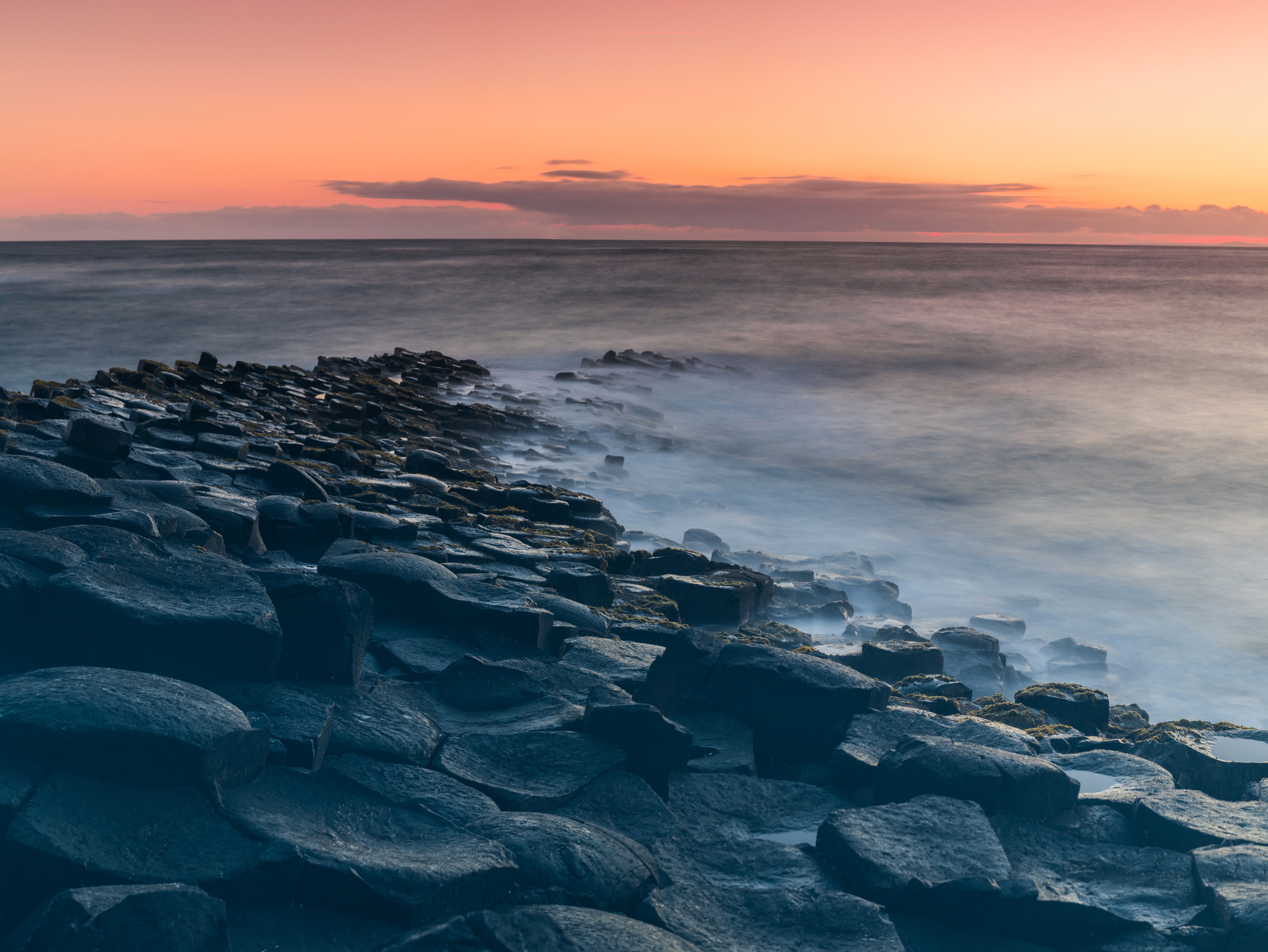 Giant's Causeway coast at sunrise with long exposure sea HD Wallpaper