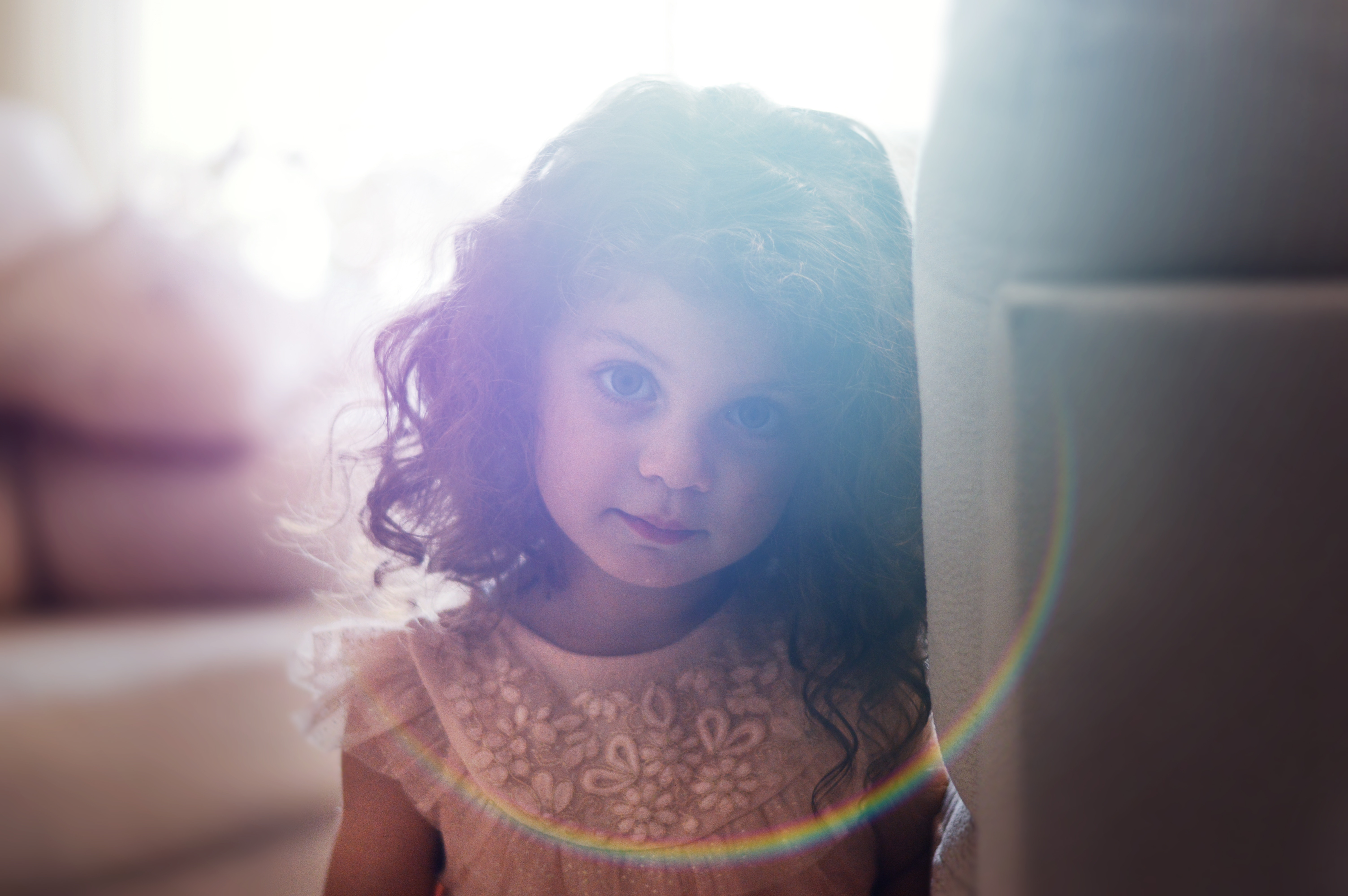 Young girl with curly hair and sun flare HD Wallpaper
