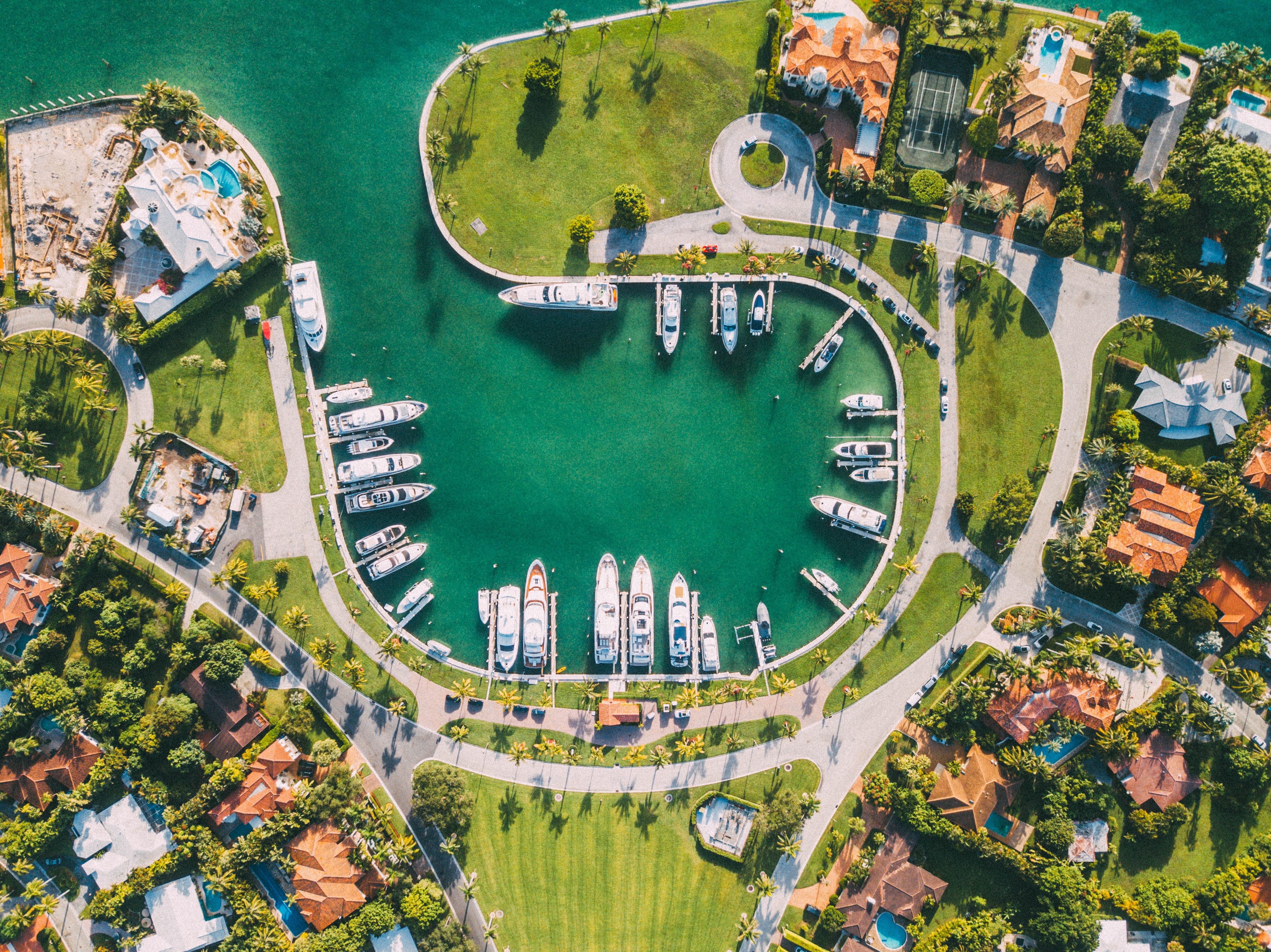 Aerial view of a marina with yachts and luxury homes HD Wallpaper
