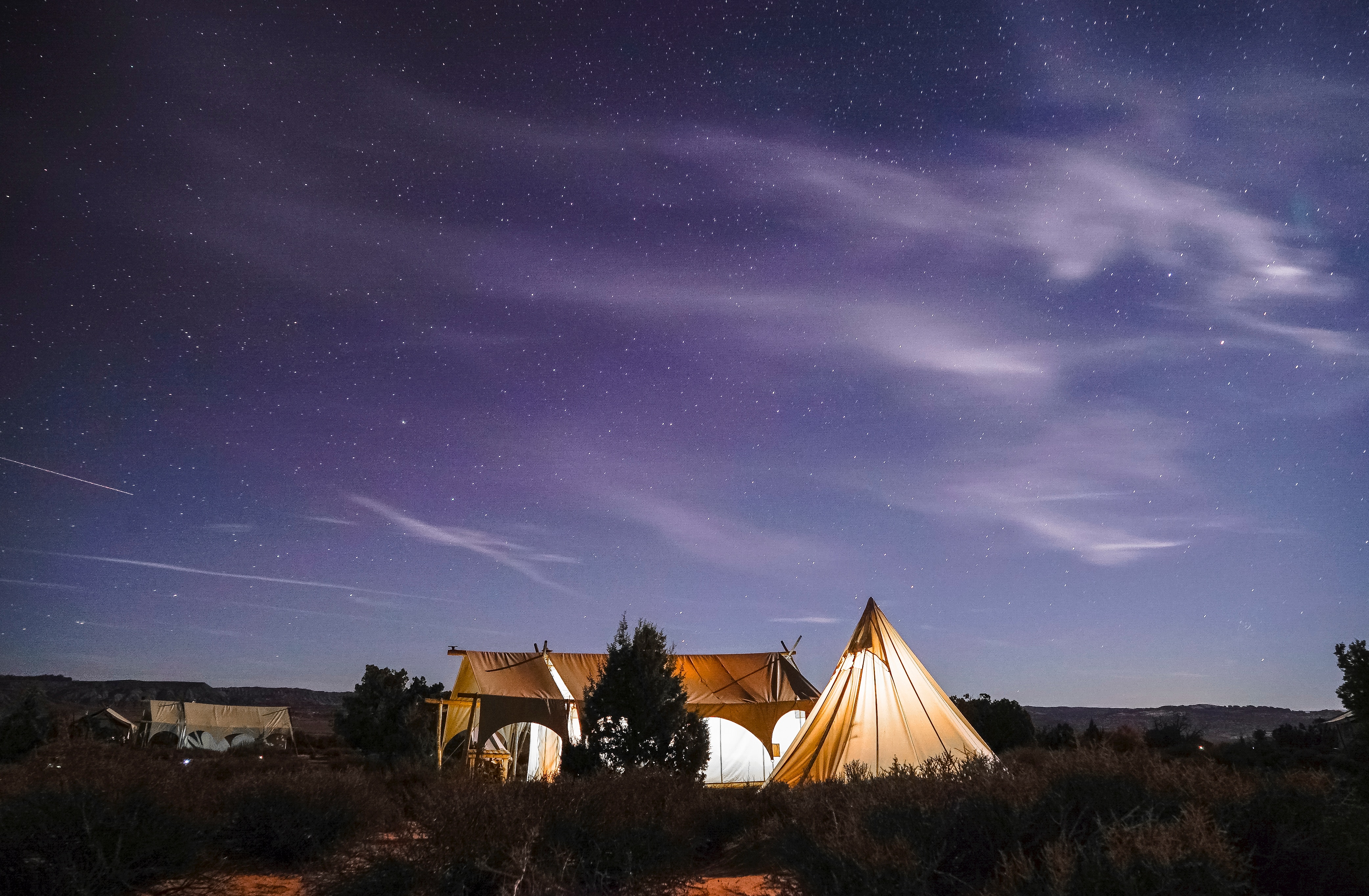 Tents under a starry night sky HD Wallpaper