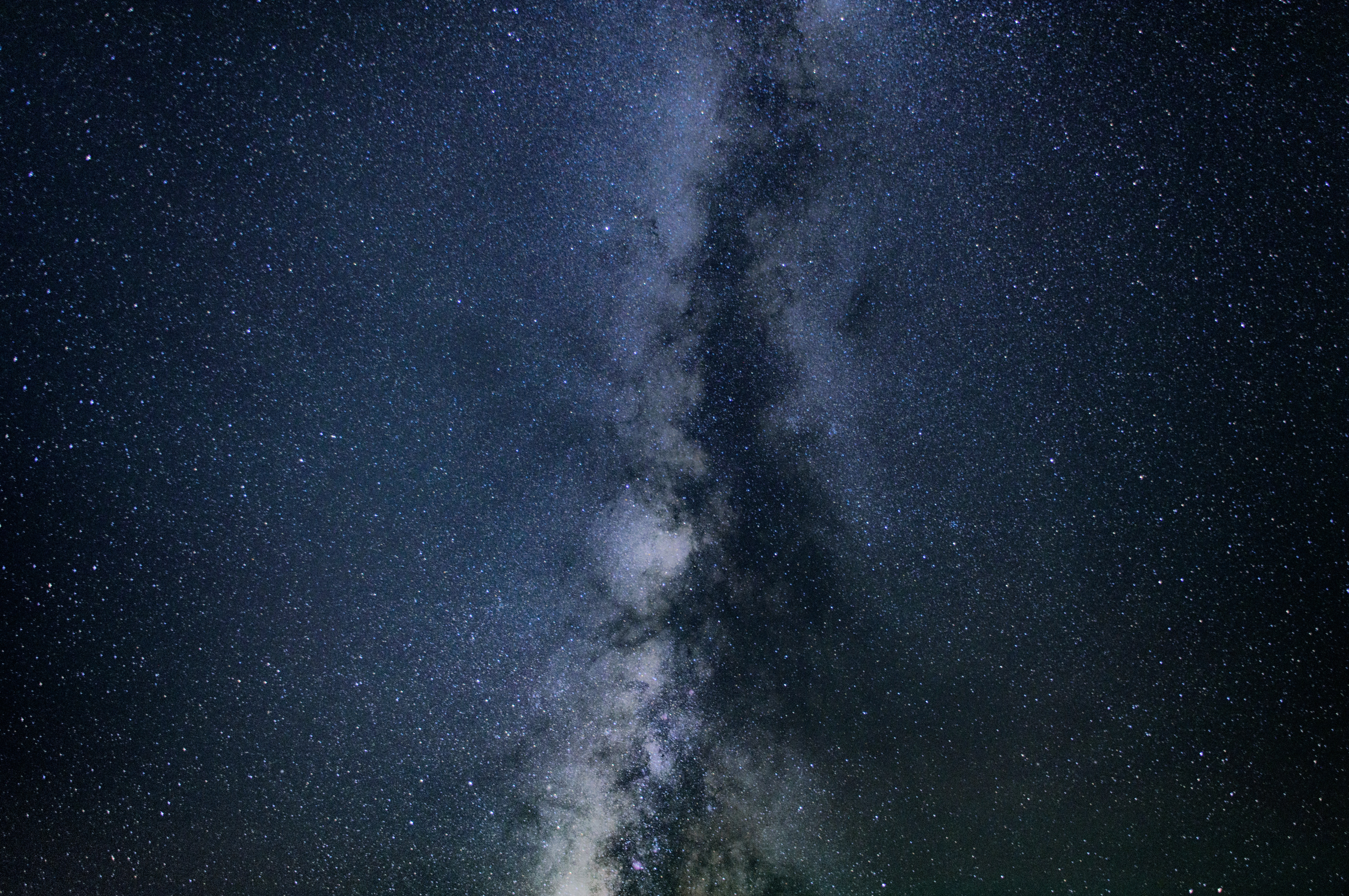 The Milky Way galaxy in the night sky HD Wallpaper