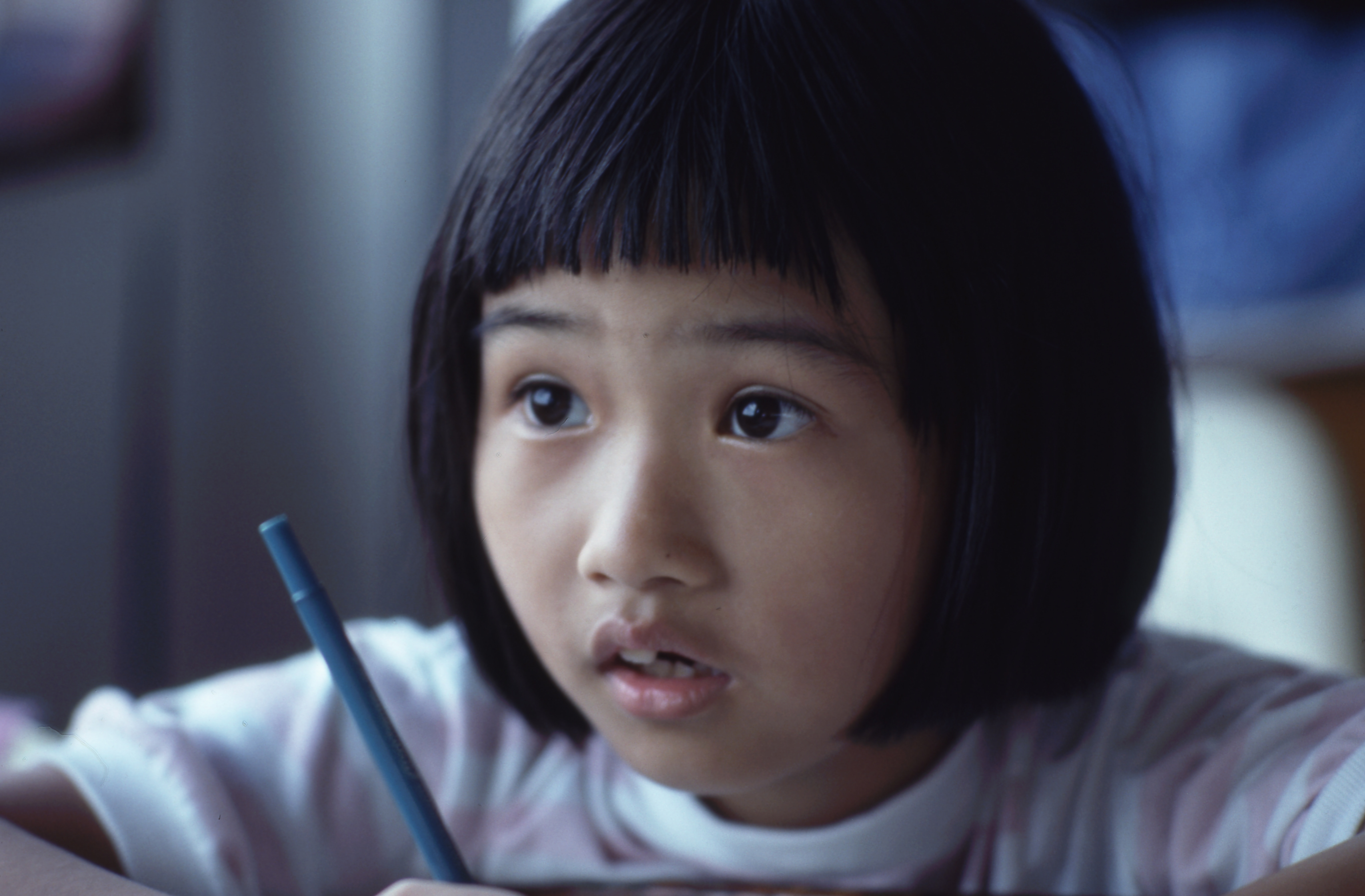 Asian girl with short hair holding a pen HD Wallpaper