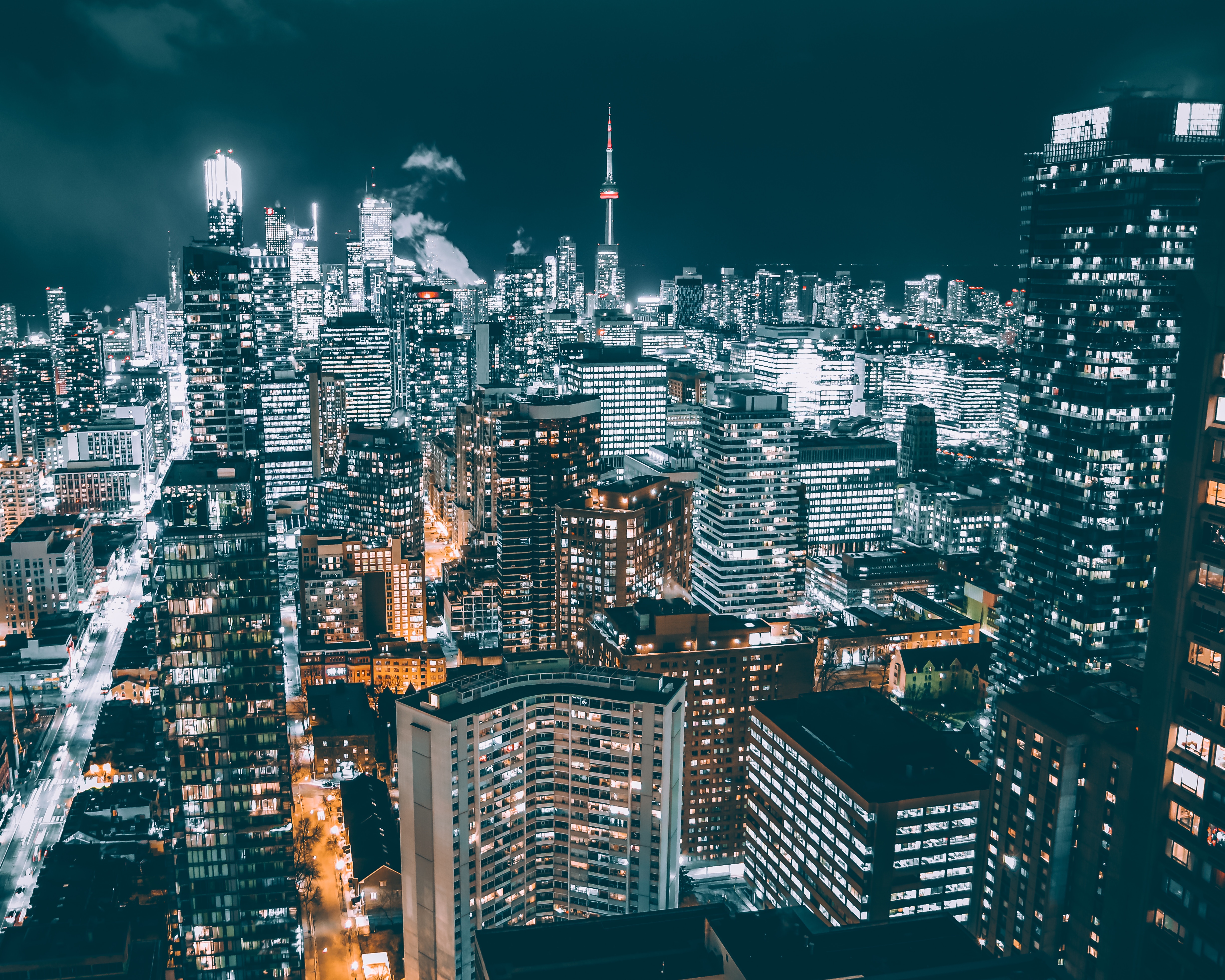 Toronto cityscape at night with CN Tower HD Wallpaper