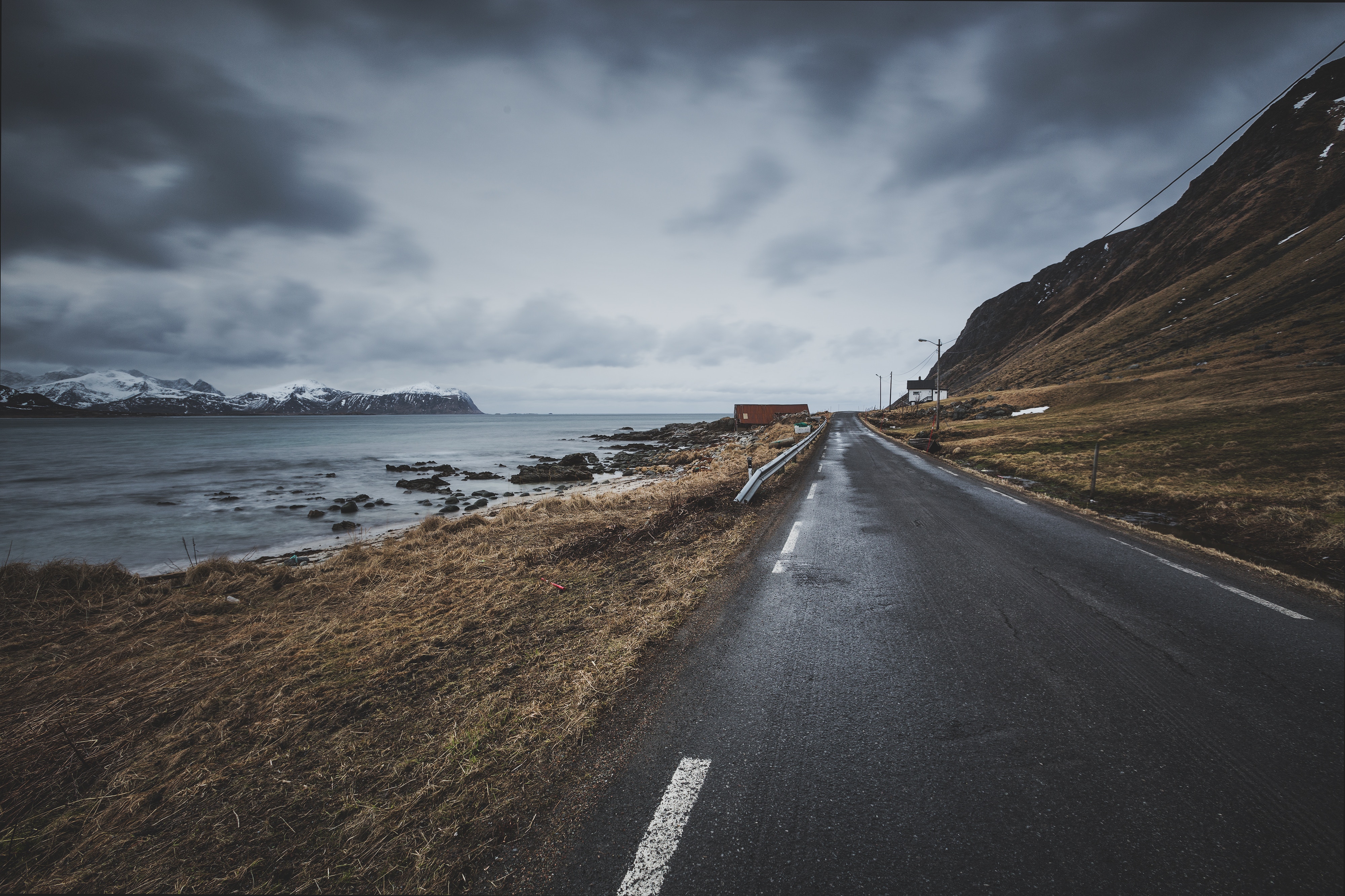 Road along the coast of Lofoten, Norway HD Wallpaper