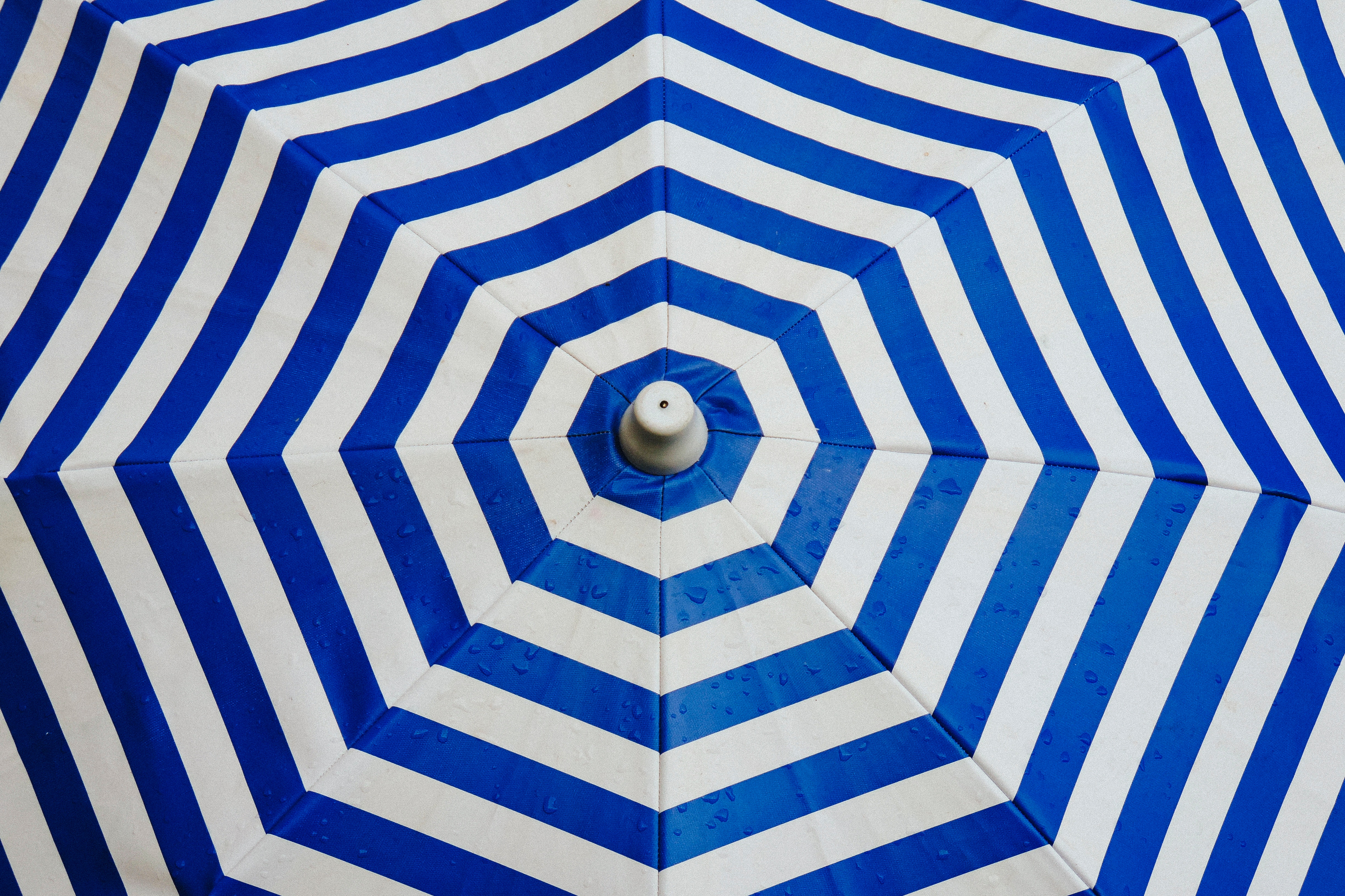 Blue and white striped umbrella with raindrops HD Wallpaper