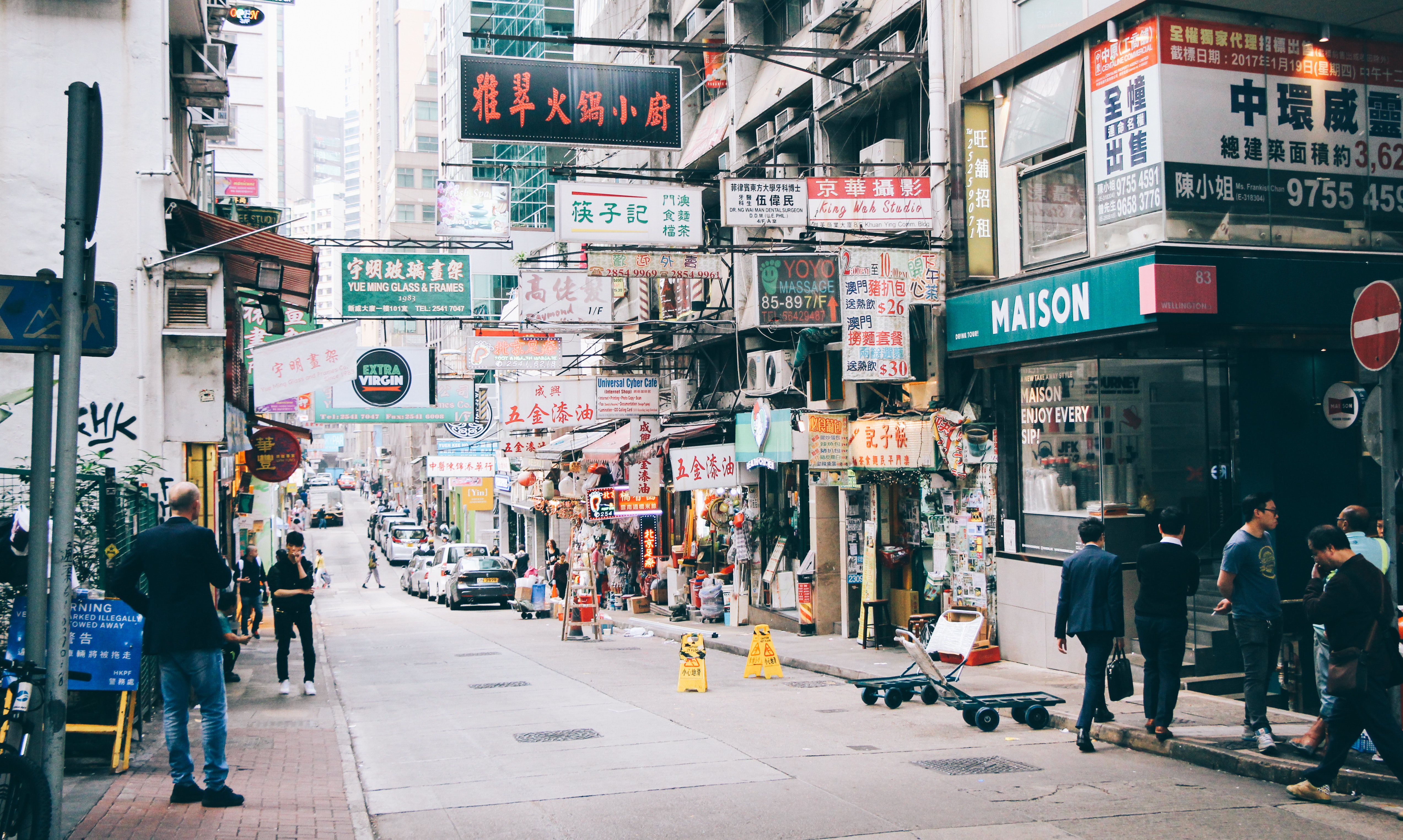 Street scene with shops and signs in Hong Kong HD Wallpaper