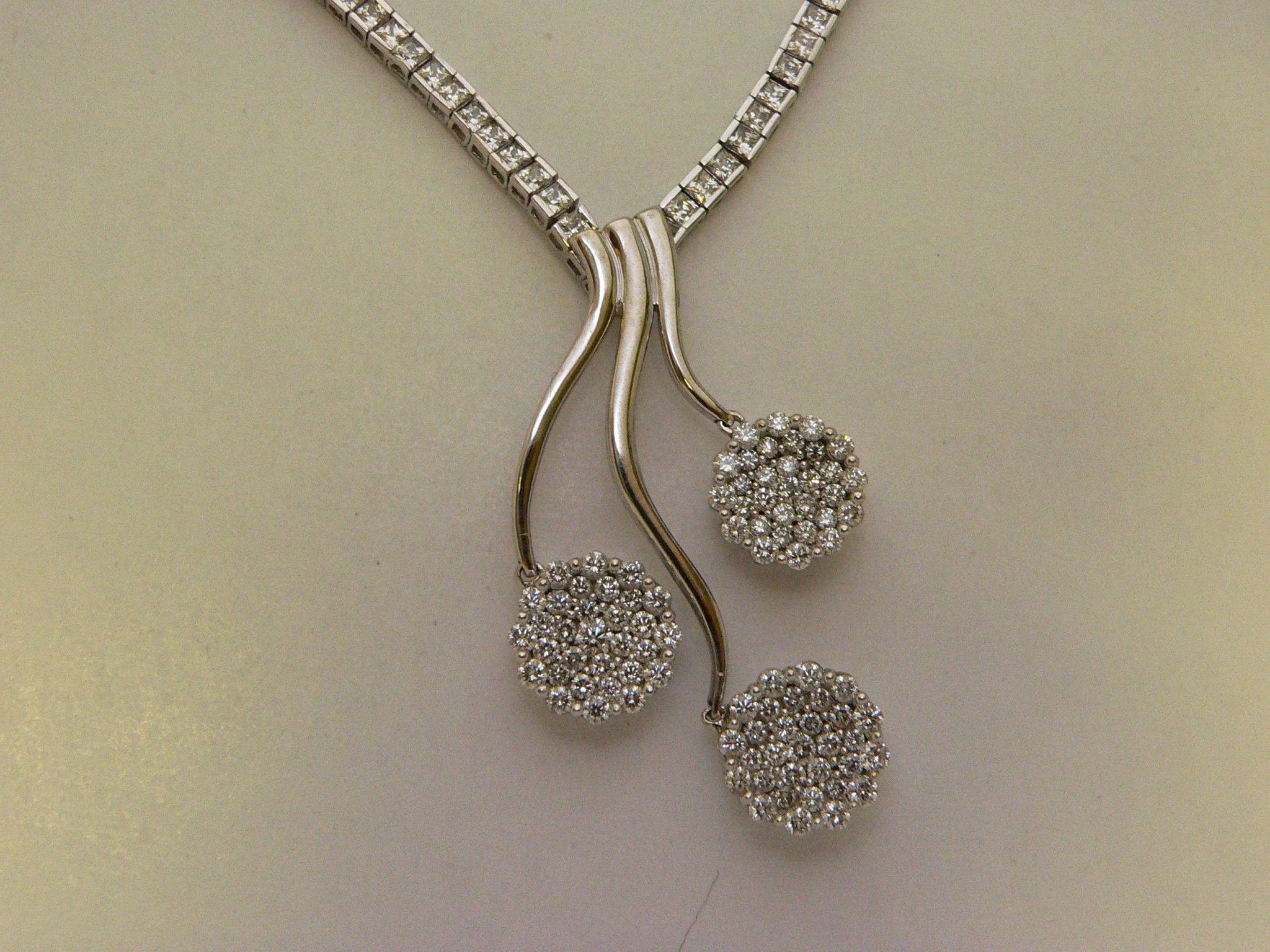 Diamond necklace with three dangling clusters HD Wallpaper