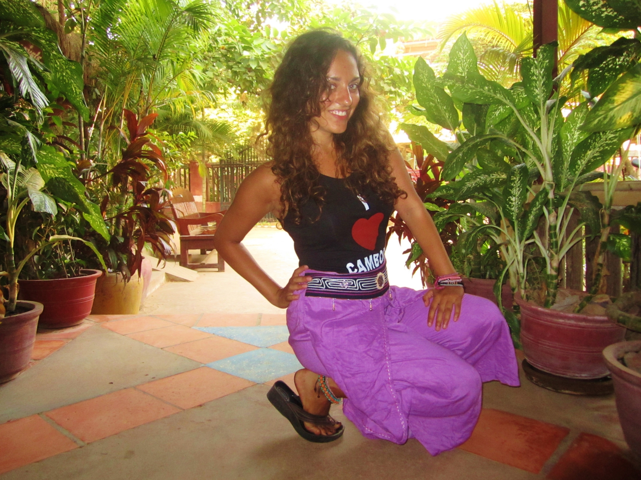 Woman in purple pants and black tank top HD Wallpaper