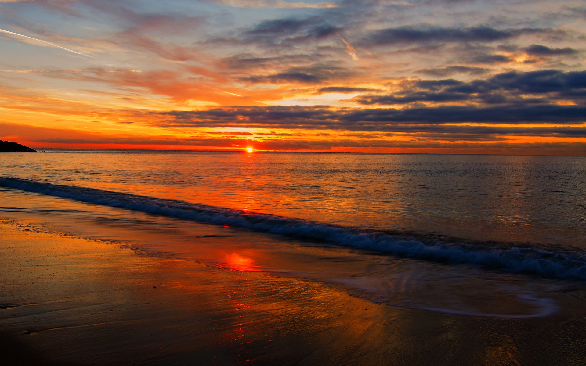 Sunset over the ocean with waves on the beach HD Wallpaper
