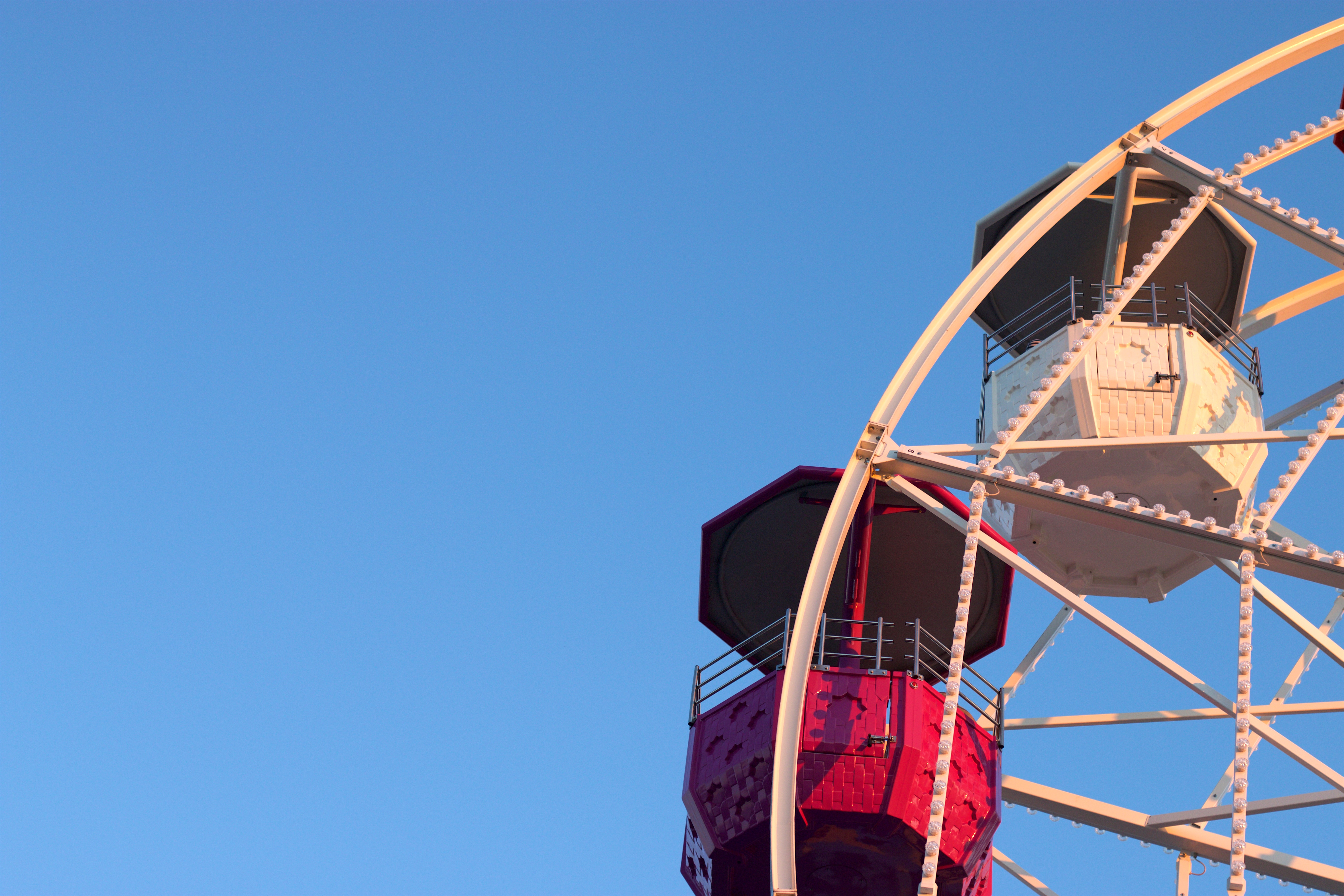 Ferris wheel cabins against a clear blue sky HD Wallpaper