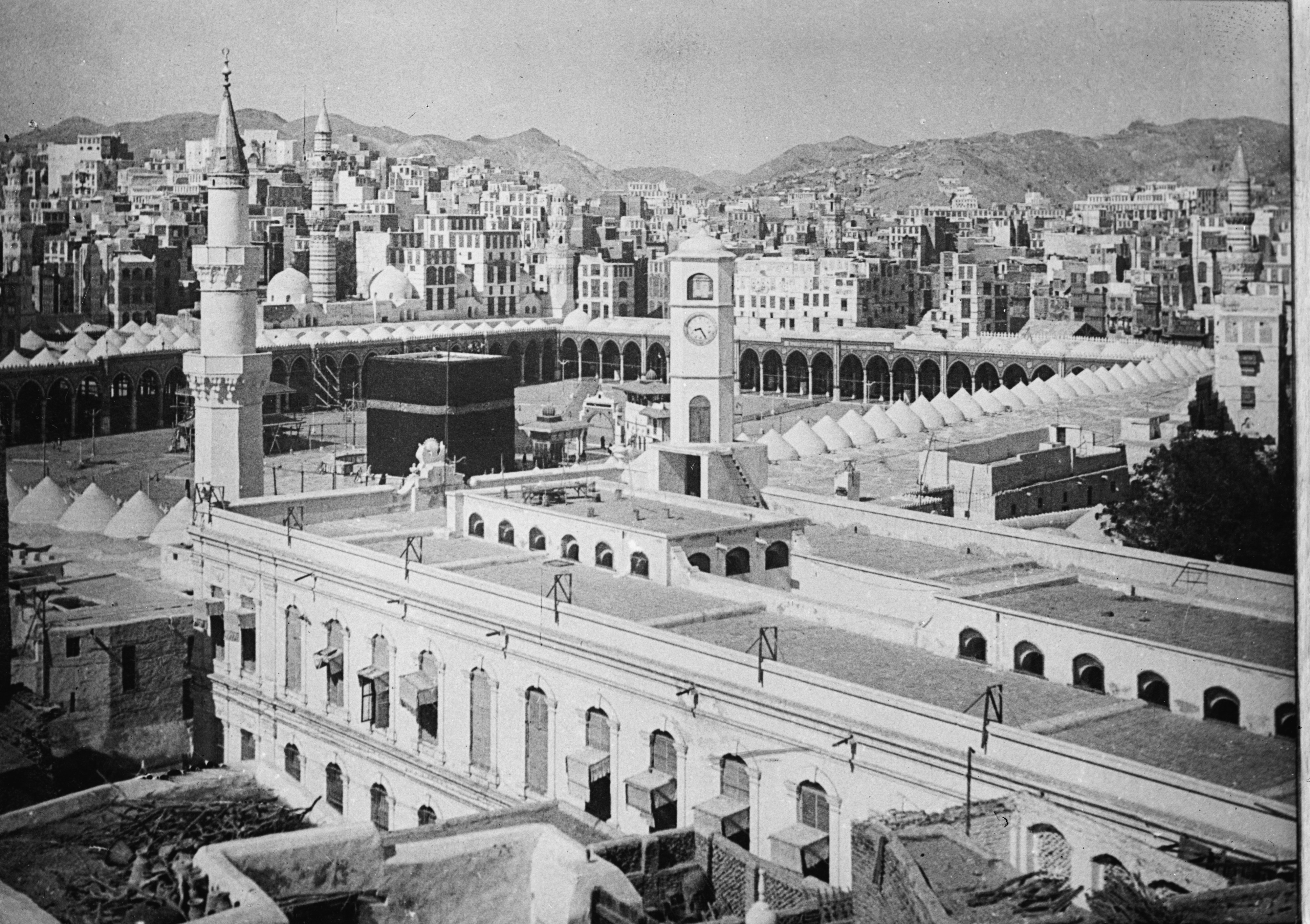 Mecca cityscape with Kaaba and minaret HD Wallpaper
