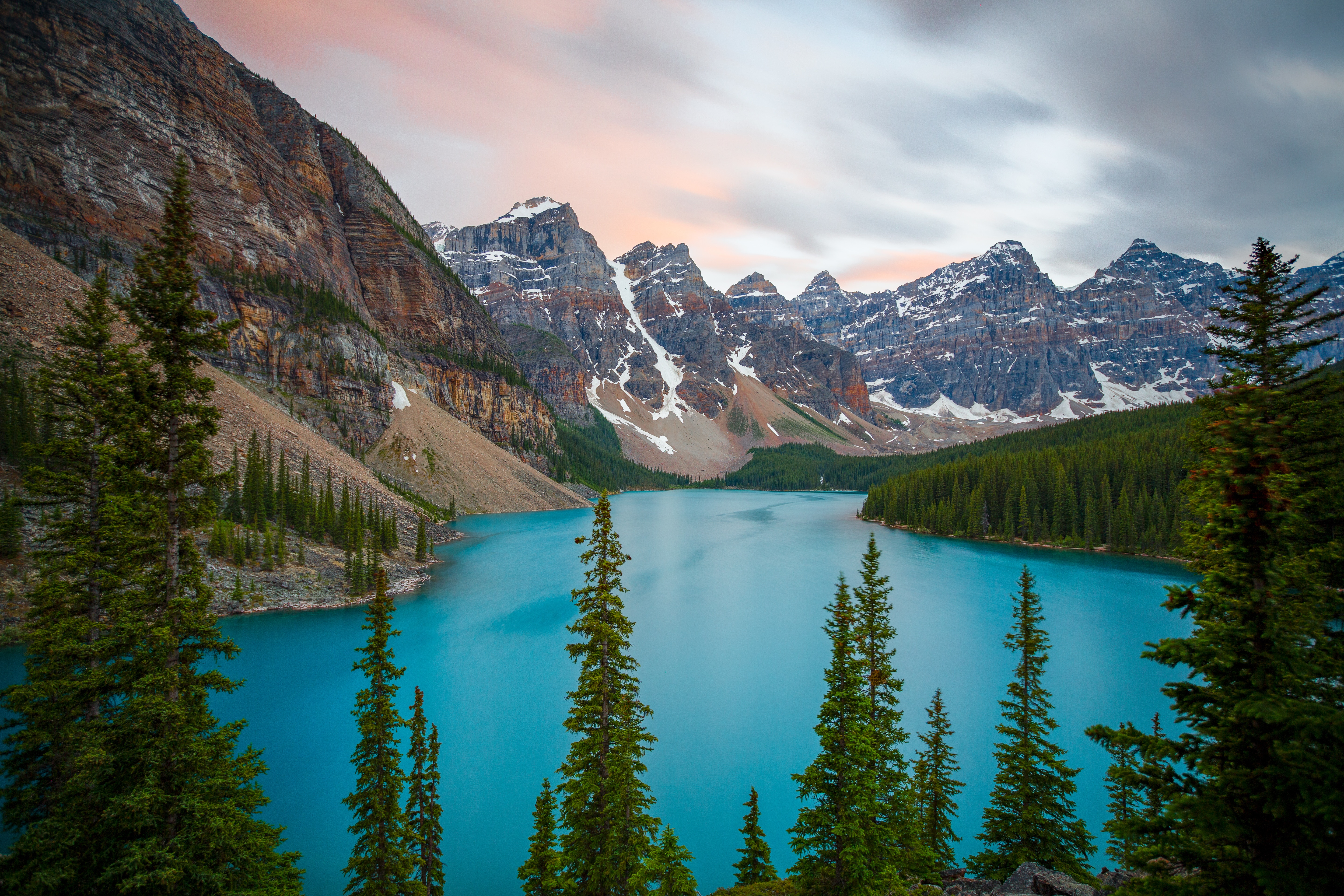 Moraine Lake in Banff National Park, Canada HD Wallpaper
