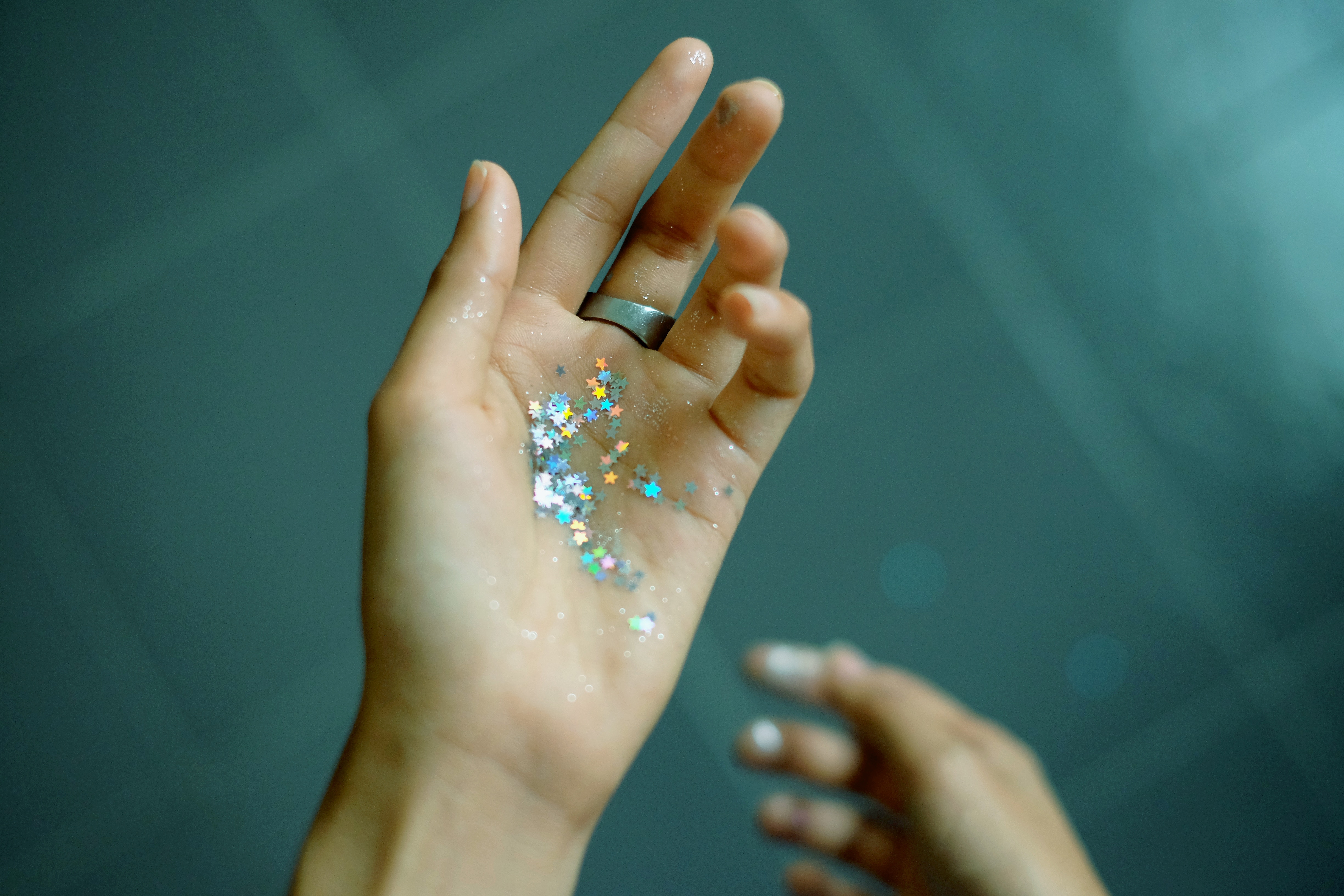 Hand holding colorful star glitter HD Wallpaper