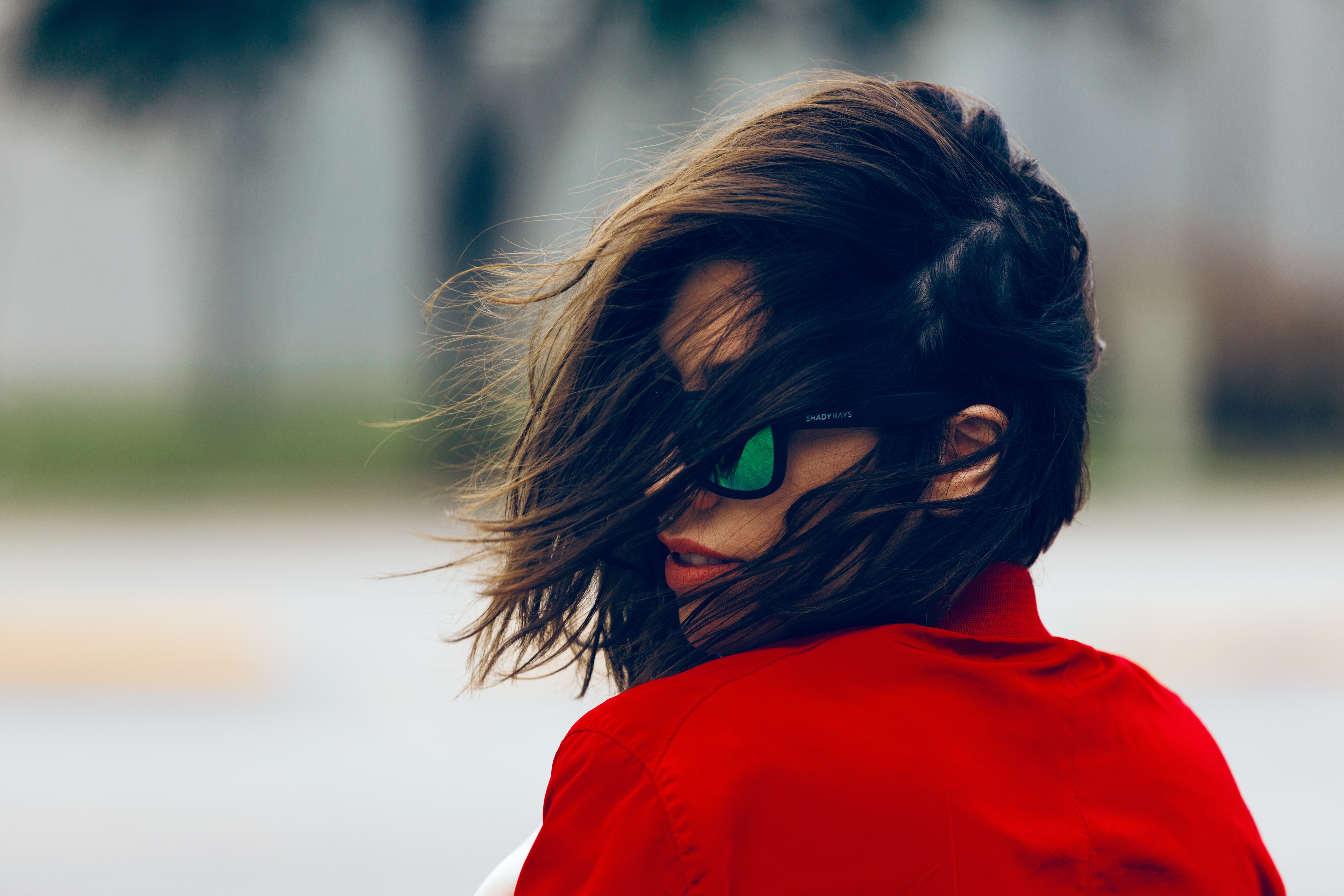 Woman with windblown hair and sunglasses HD Wallpaper