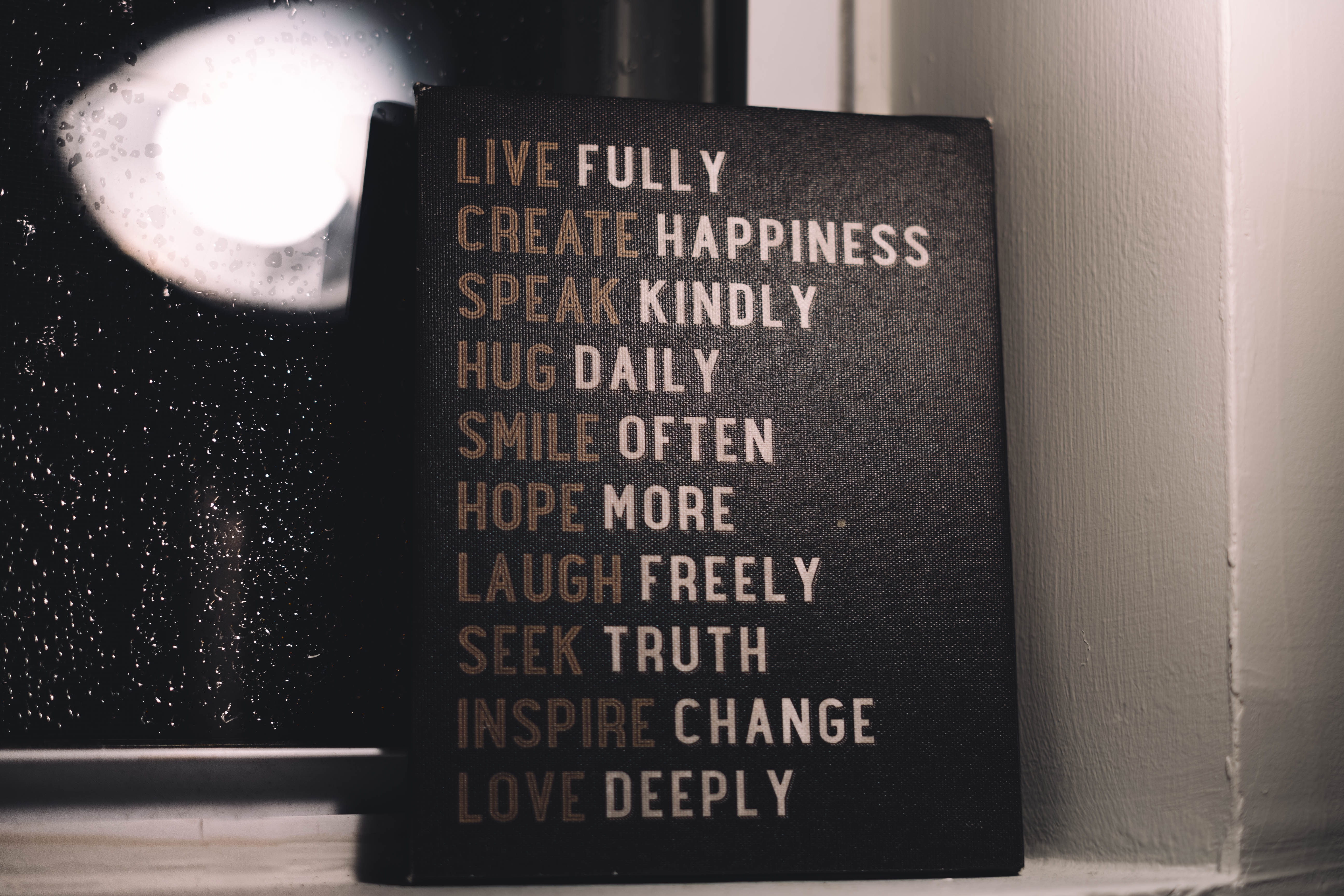 Inspirational Quotes on a Dark Notebook HD Wallpaper