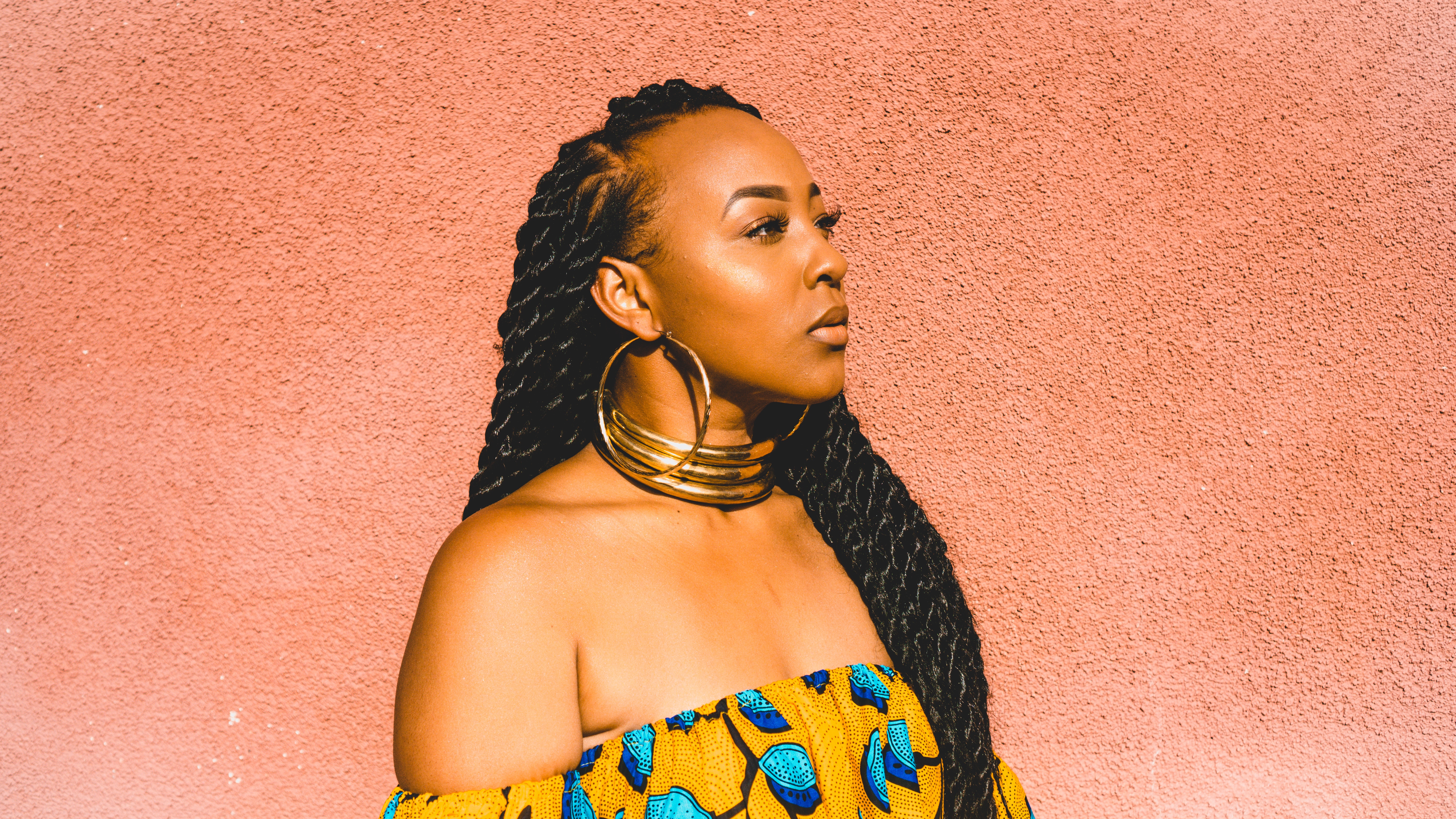 African American woman with braids and gold jewelry HD Wallpaper