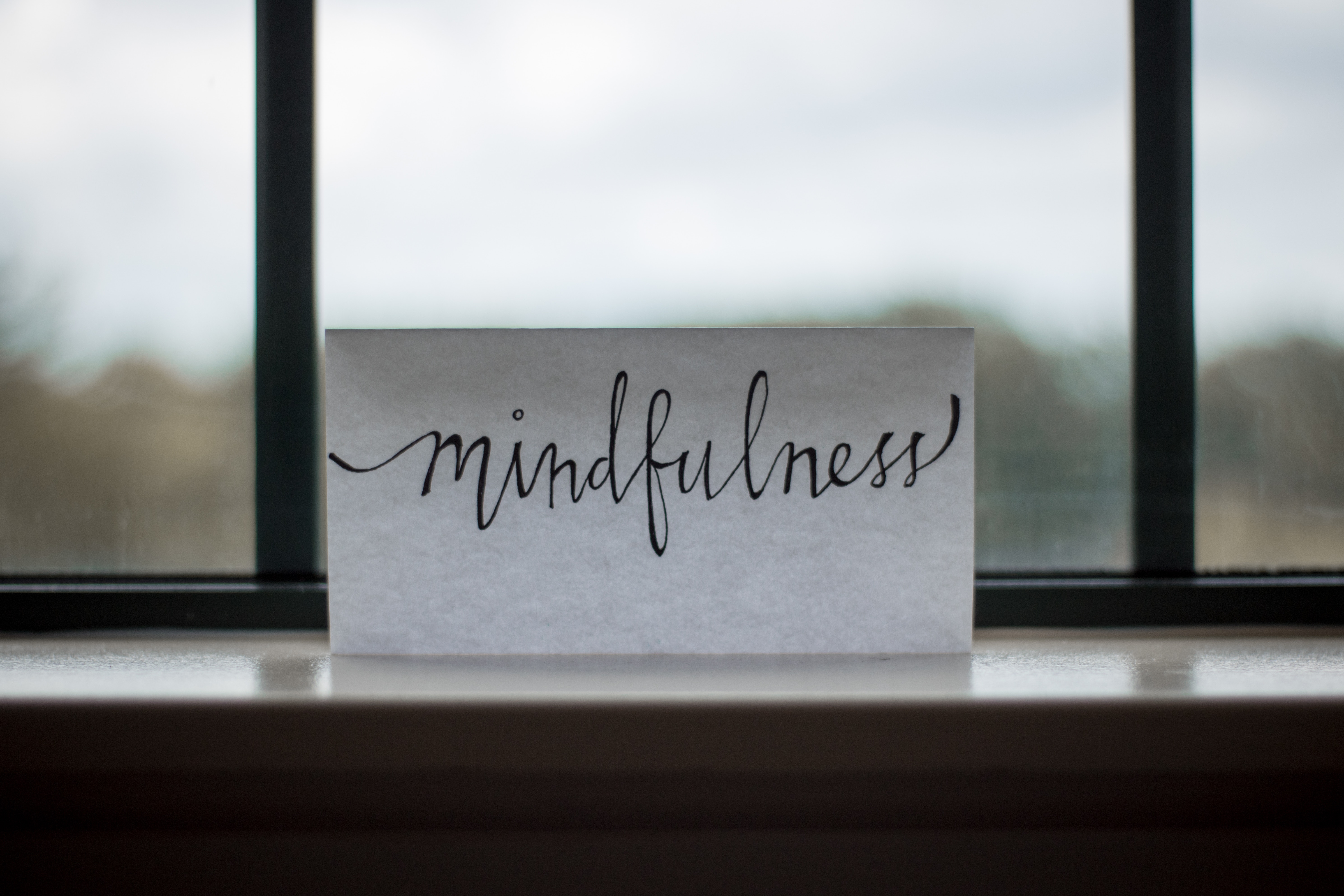 Mindfulness text on a card HD Wallpaper