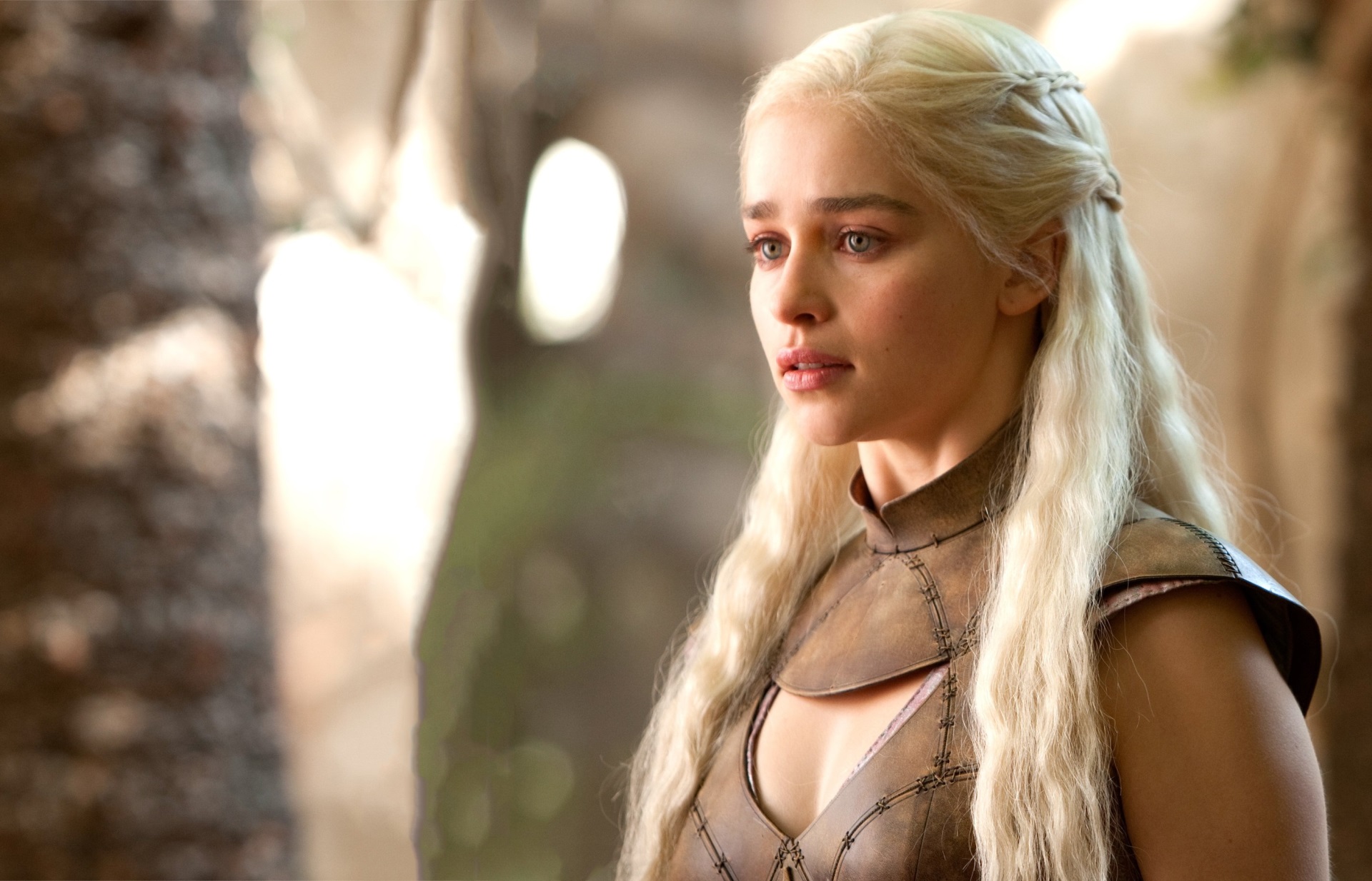 Emilia Clarke as Daenerys Targaryen HD Wallpaper