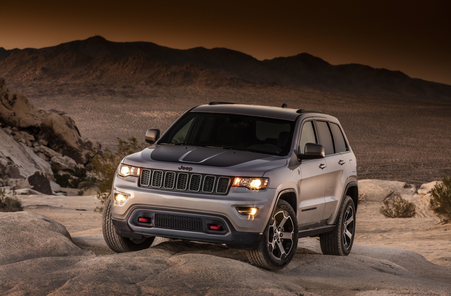 Jeep Grand Cherokee Trailhawk in a desert landscape HD Wallpaper