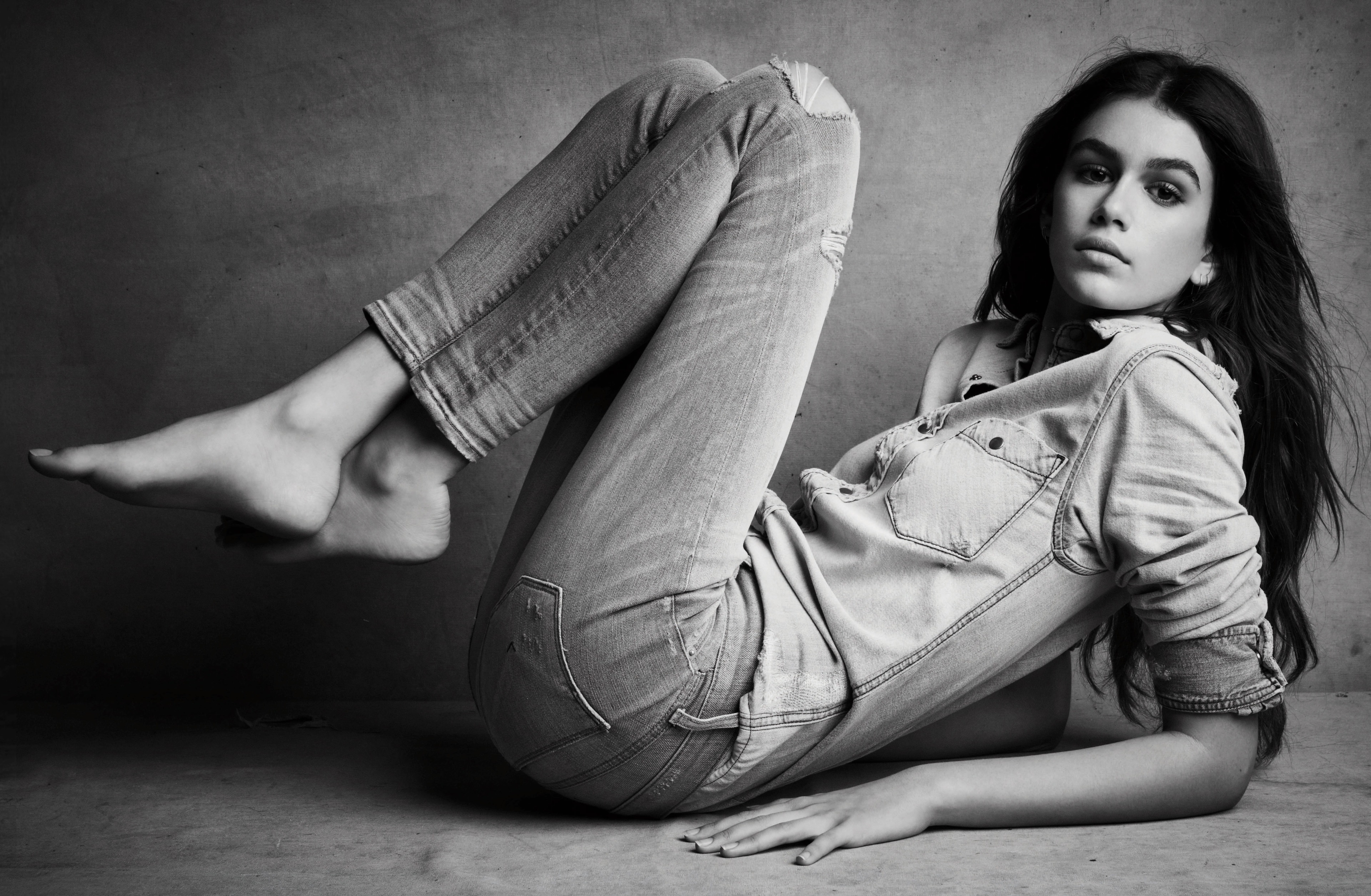 Kaia Jordan Gerber in Denim HD Wallpaper