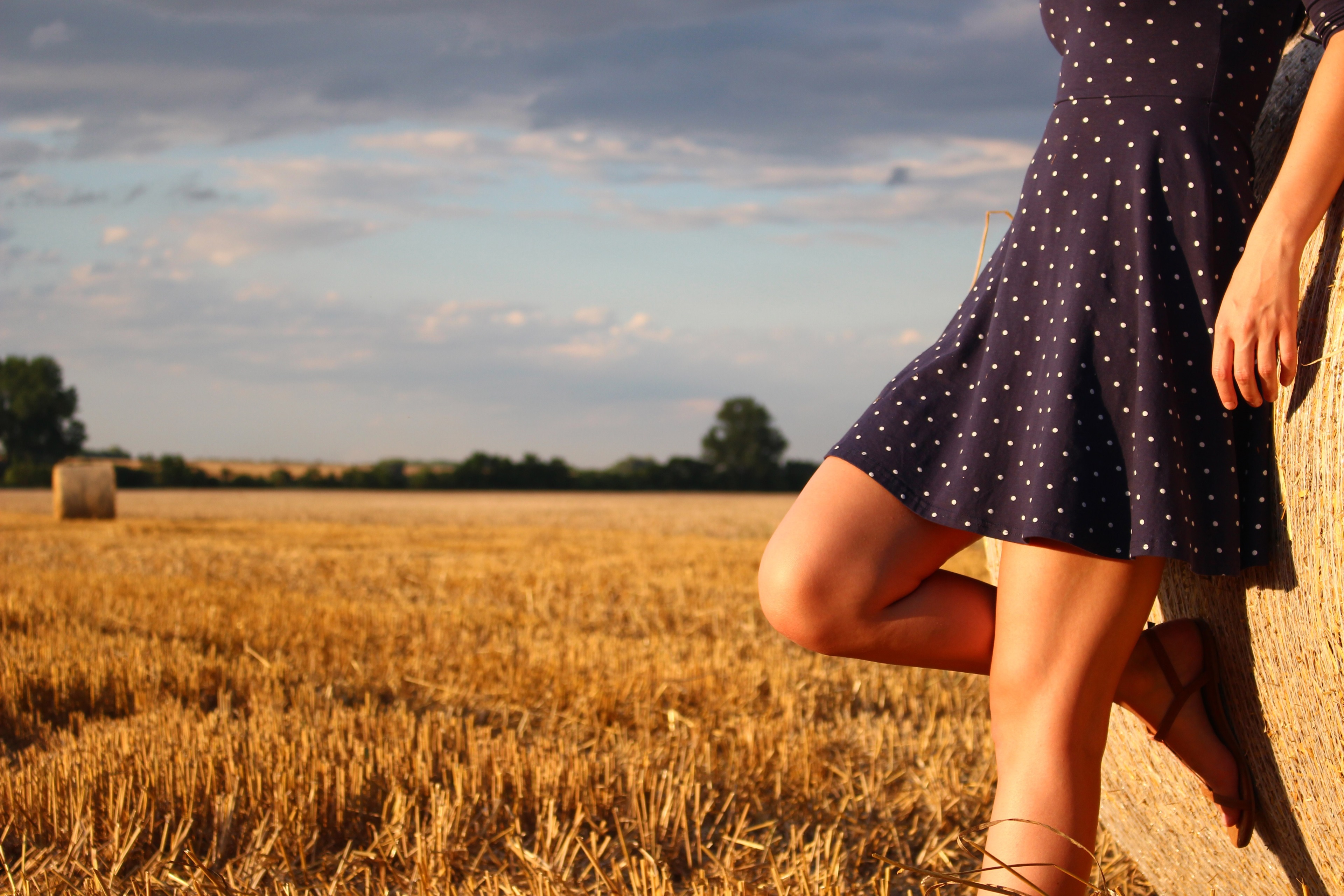 Girl in polka dot dress in a wheat field HD Wallpaper