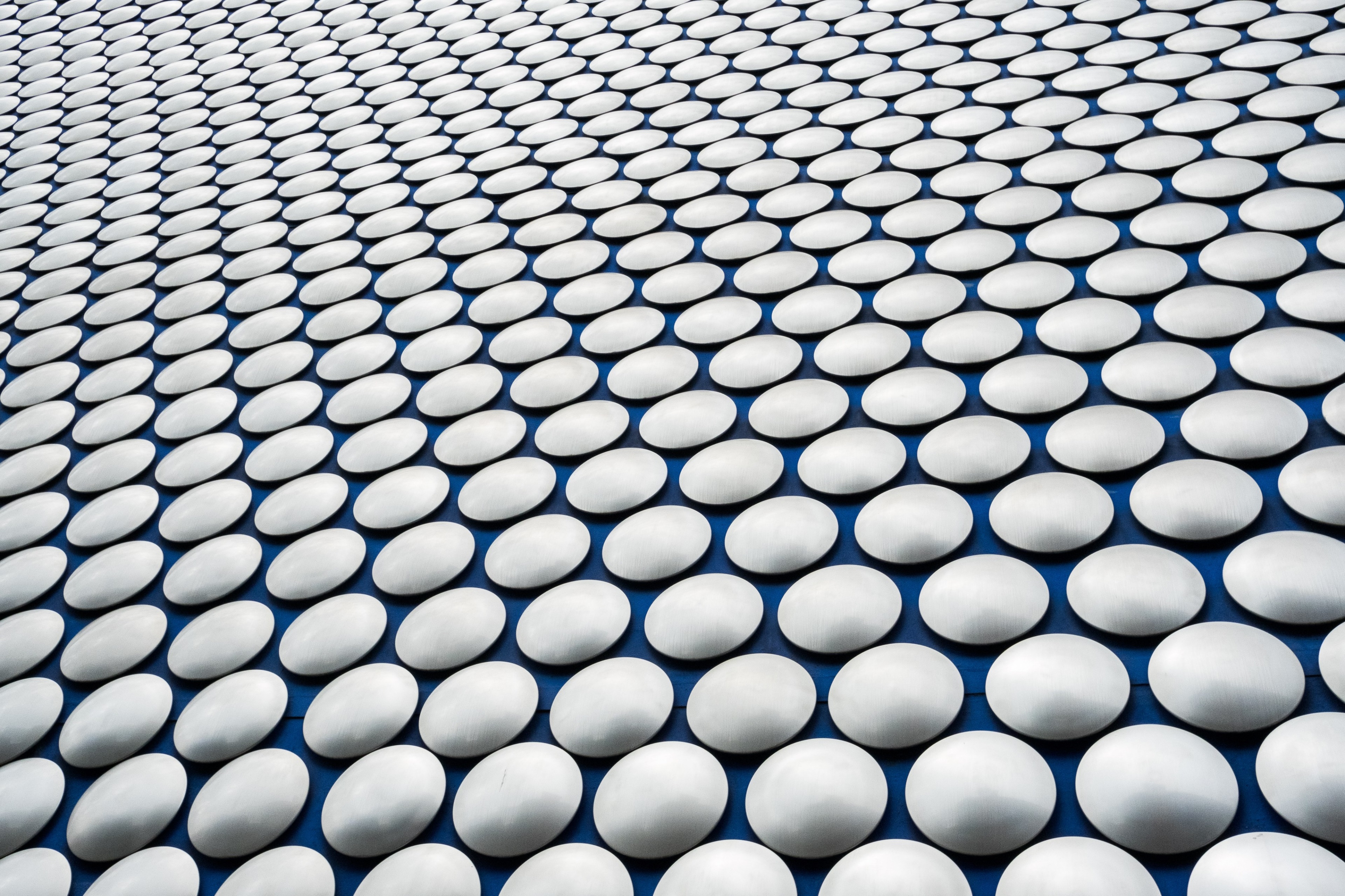 Abstract pattern of white discs on blue background HD Wallpaper