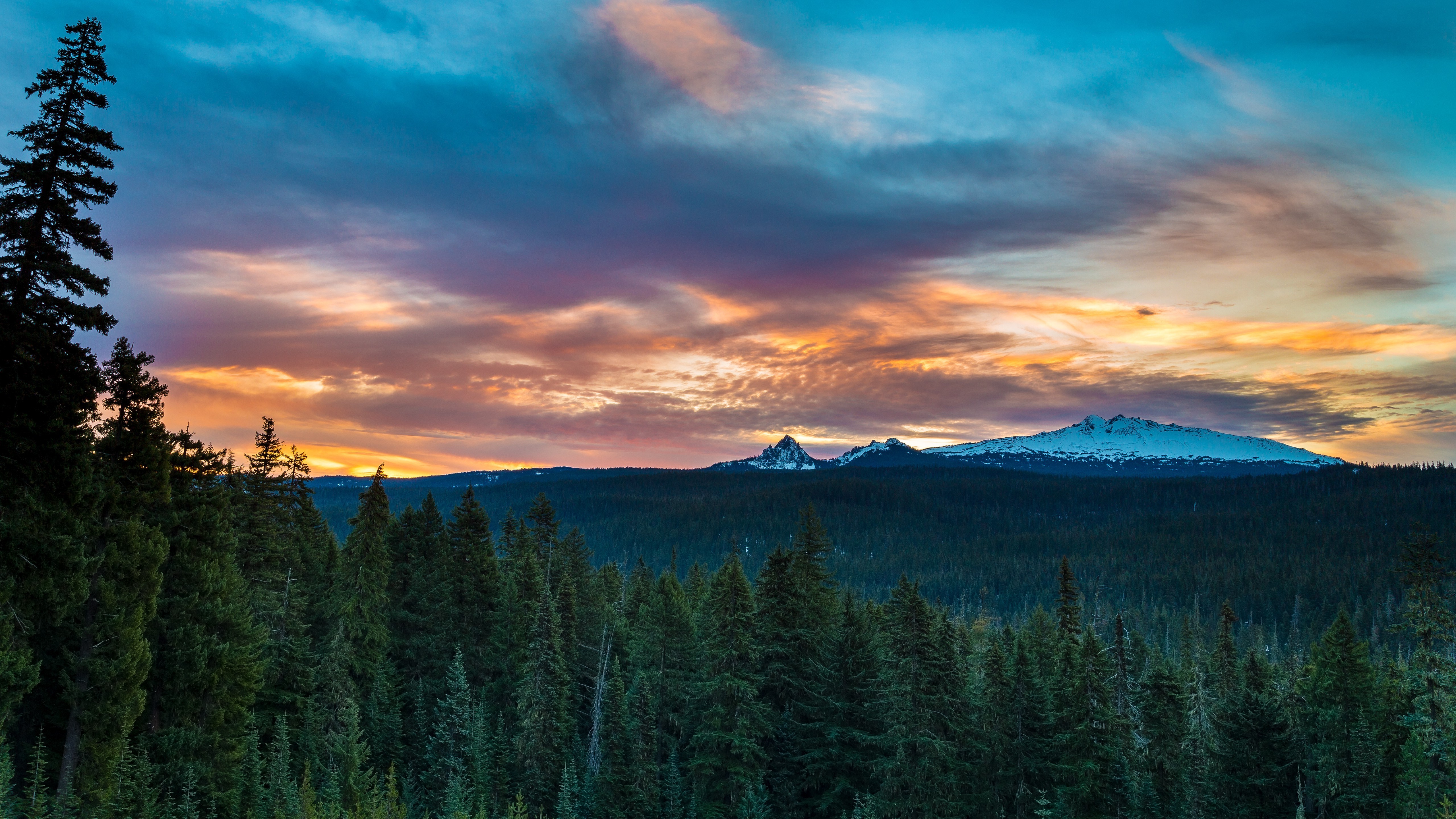 Sunset over Oregon mountains and forest HD Wallpaper