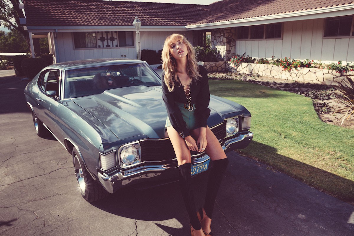 Woman posing on a vintage Chevrolet Chevelle HD Wallpaper