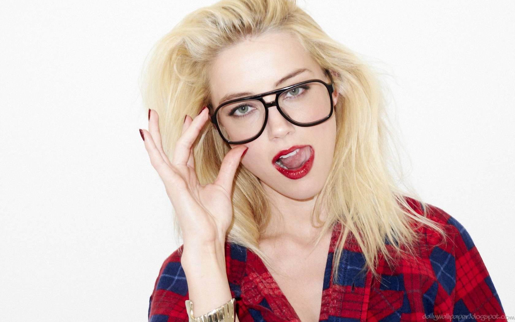 Amber Heard wearing glasses and plaid shirt HD Wallpaper